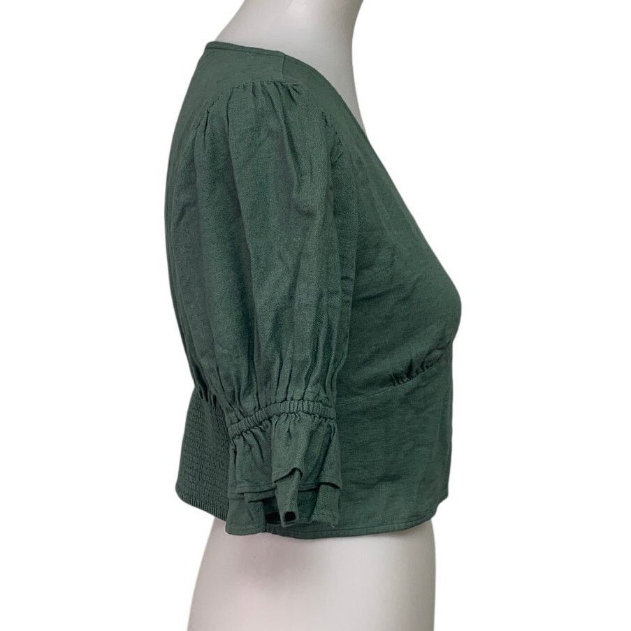 American Eagle Outfitters New American Eagle Womens Medium V Neck Cropped Smocked Top Size M / US 6-8 / IT 42-44 - 3 Thumbnail