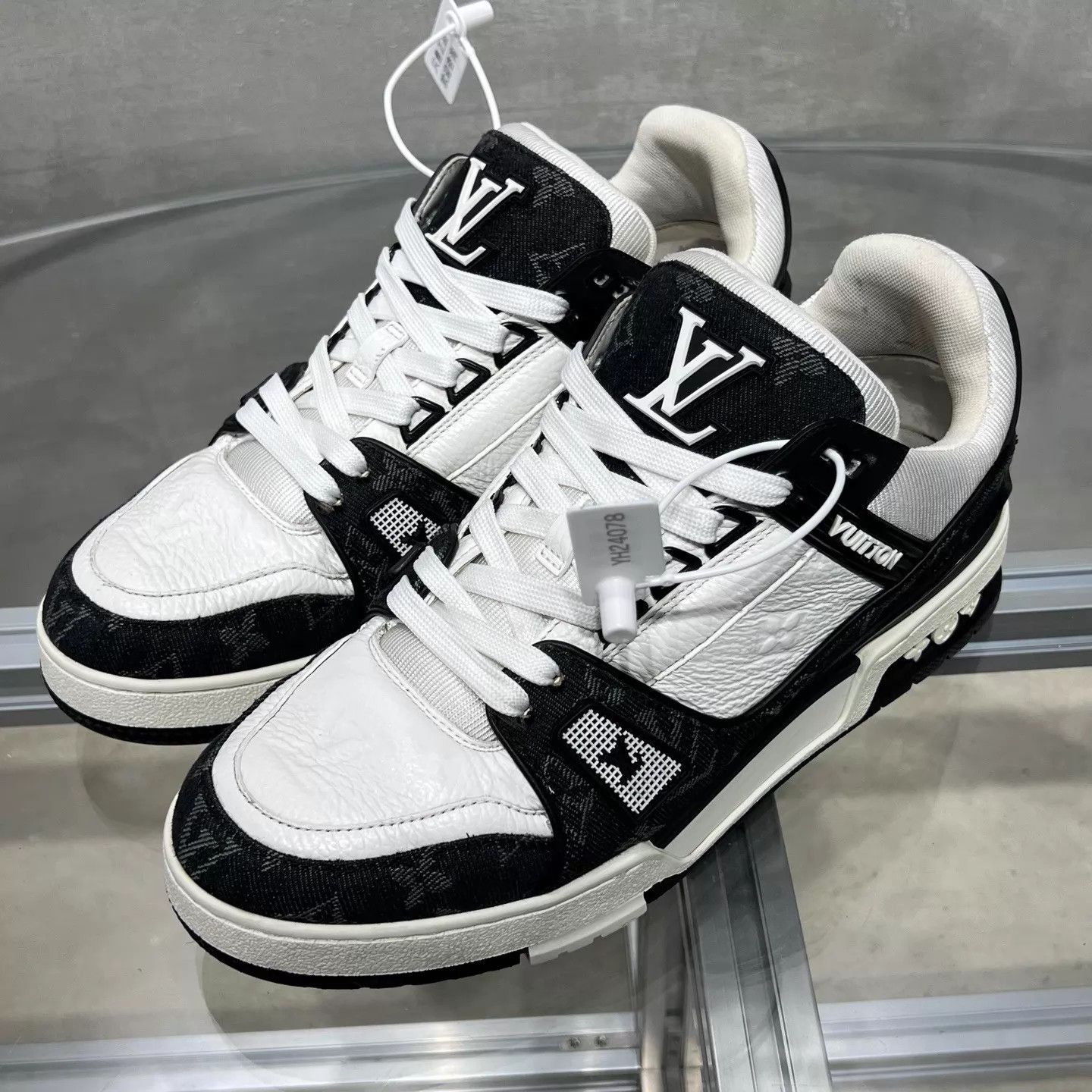 Louis Vuitton LV Trainer Black and White Denim UK6/40 Size US 7 / EU 40 - 2 Thumbnail