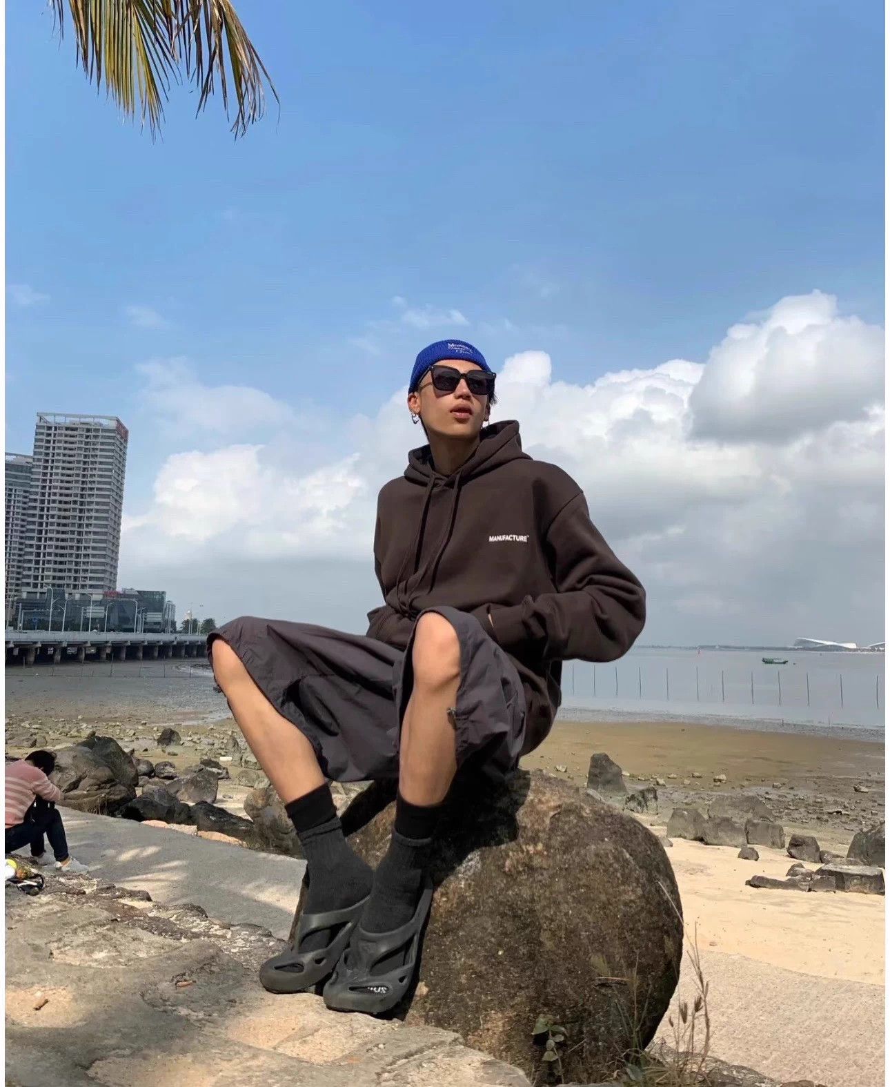 Balenciaga Balenciaga Deep Brown Small Logo Oversize Hoodie XS Size US XS / EU 42 / 0 - 8 Thumbnail