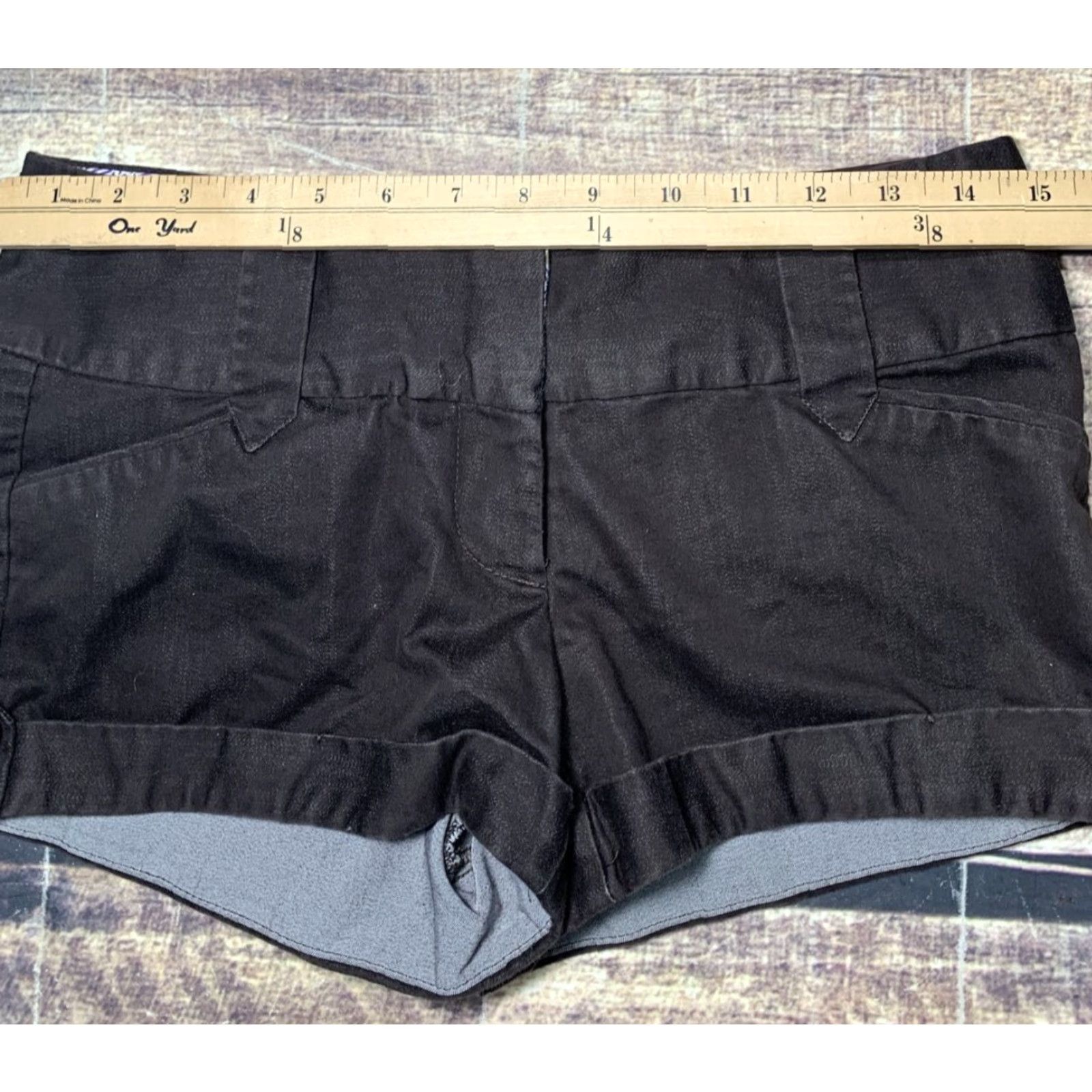 Vintage Charlotte Russe Womens Shorts Dark Brown Size 7 Flap Pockets Cuffed Waist 30 Short Chino Casual Boyfriend Preppy Womens Regular Fit Cotton Spandex* Size 28" / US 6 / IT 42 - 4 Thumbnail