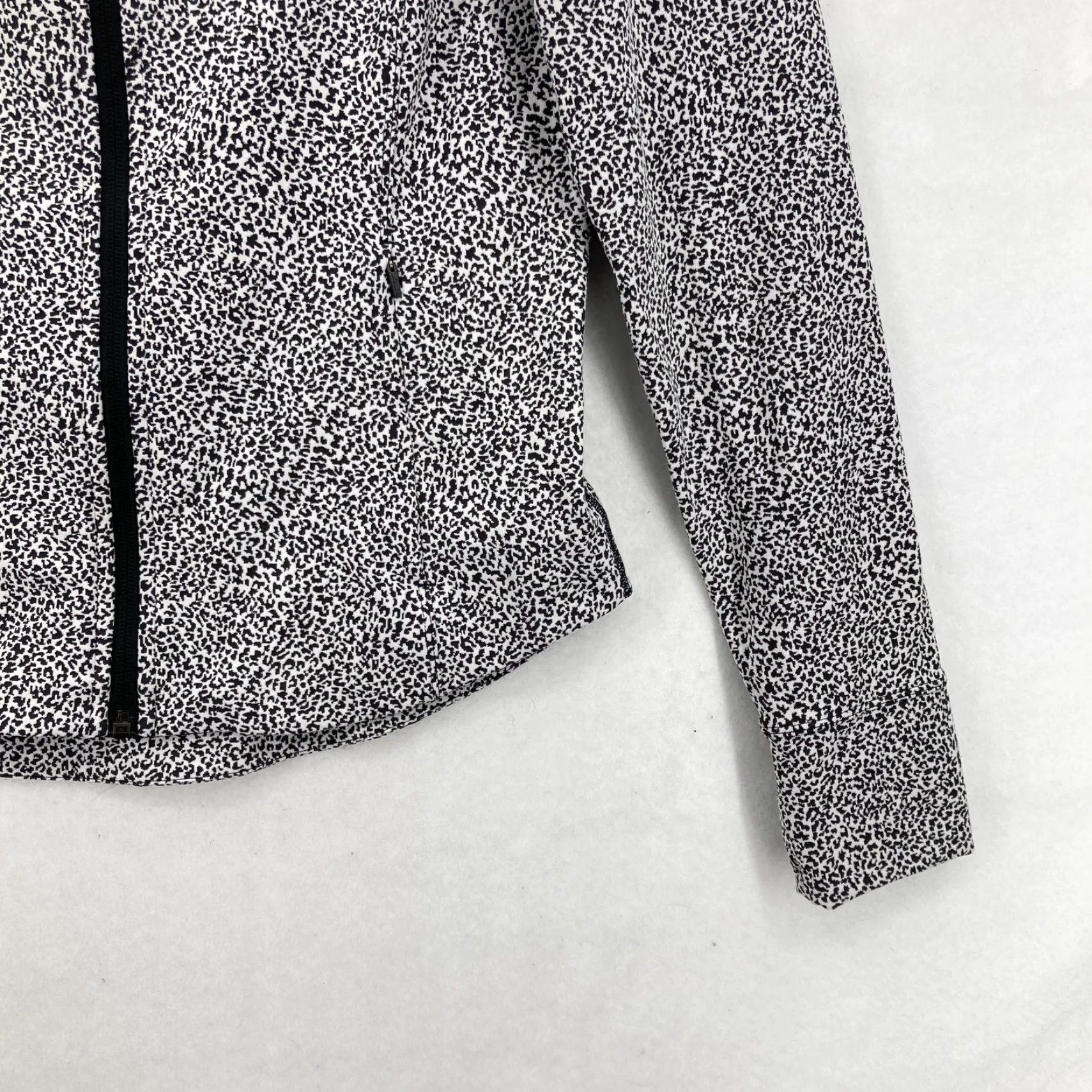 Athleta Athleta Jacket Womens M White Black Jacquard Cheetah Stretch Full Zip Gym Activewear Size M / US 6-8 / IT 42-44 - 3 Thumbnail