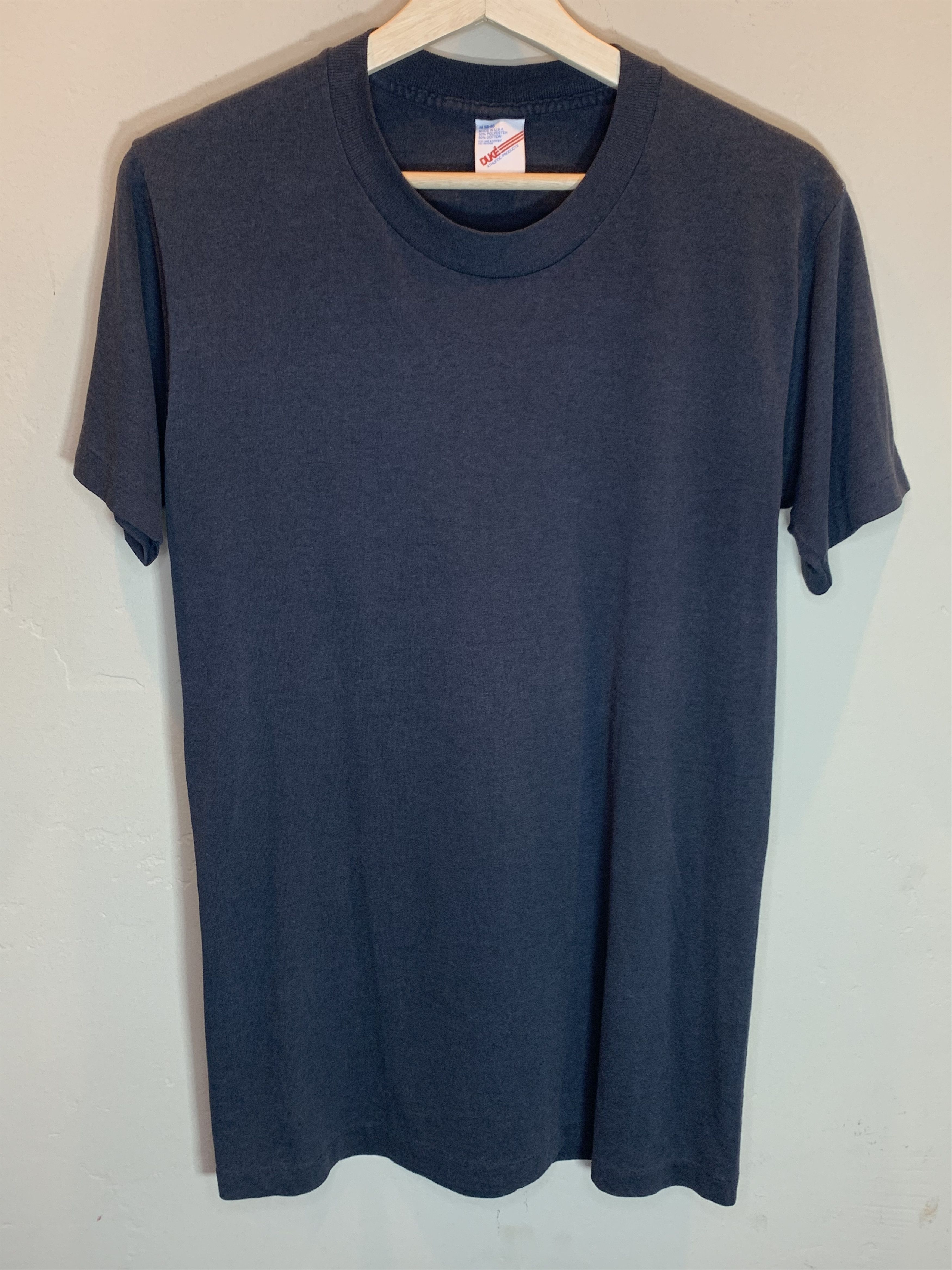 Vintage *RARE* Vintage 80’s Single Stitch Faded Blank USA-Made Shirt Size US M / EU 48-50 / 2 - 1 Thumbnail