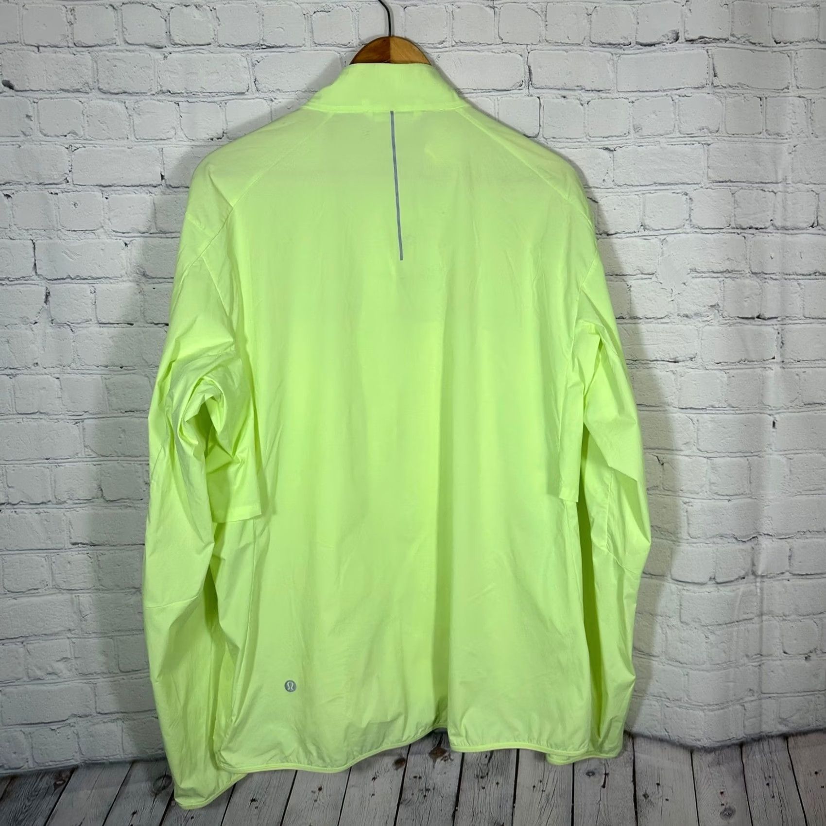 Lululemon Lululemon Jacket Mens XL Running Full Zip Neon Lime Green Reflective Ventilated Size US XL / EU 56 / 4 - 4 Thumbnail