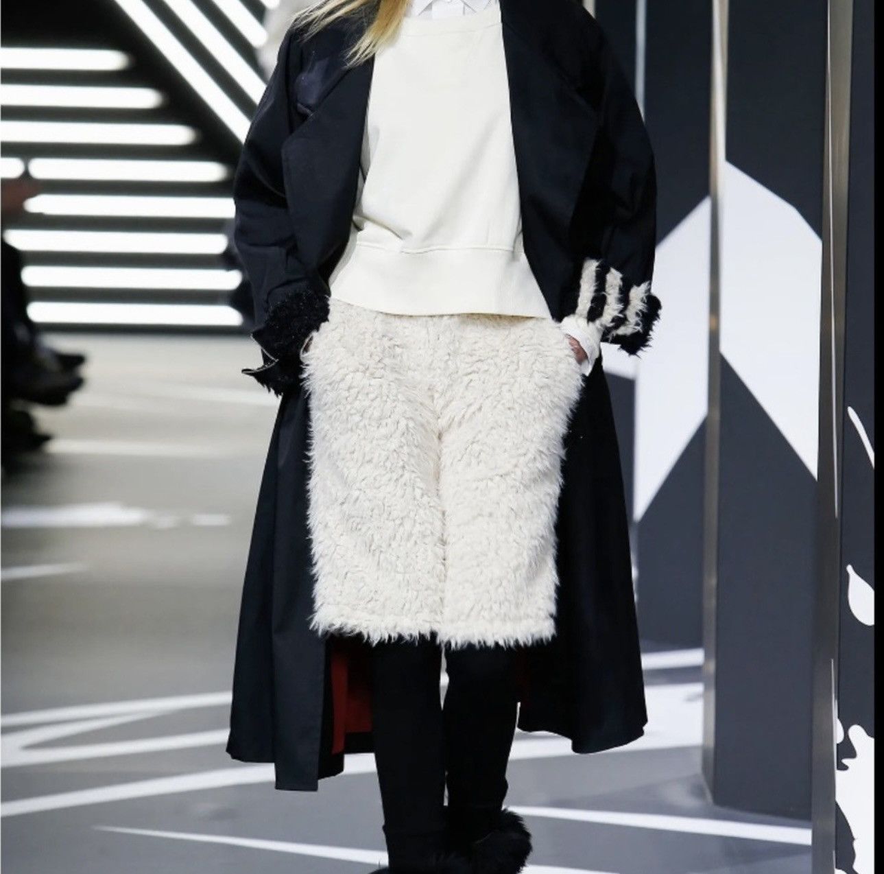 Y-3 Y-3 Archive - Fuzzy Shorts • runway collection Size 30" / US 8 / IT 44 - 2 Thumbnail