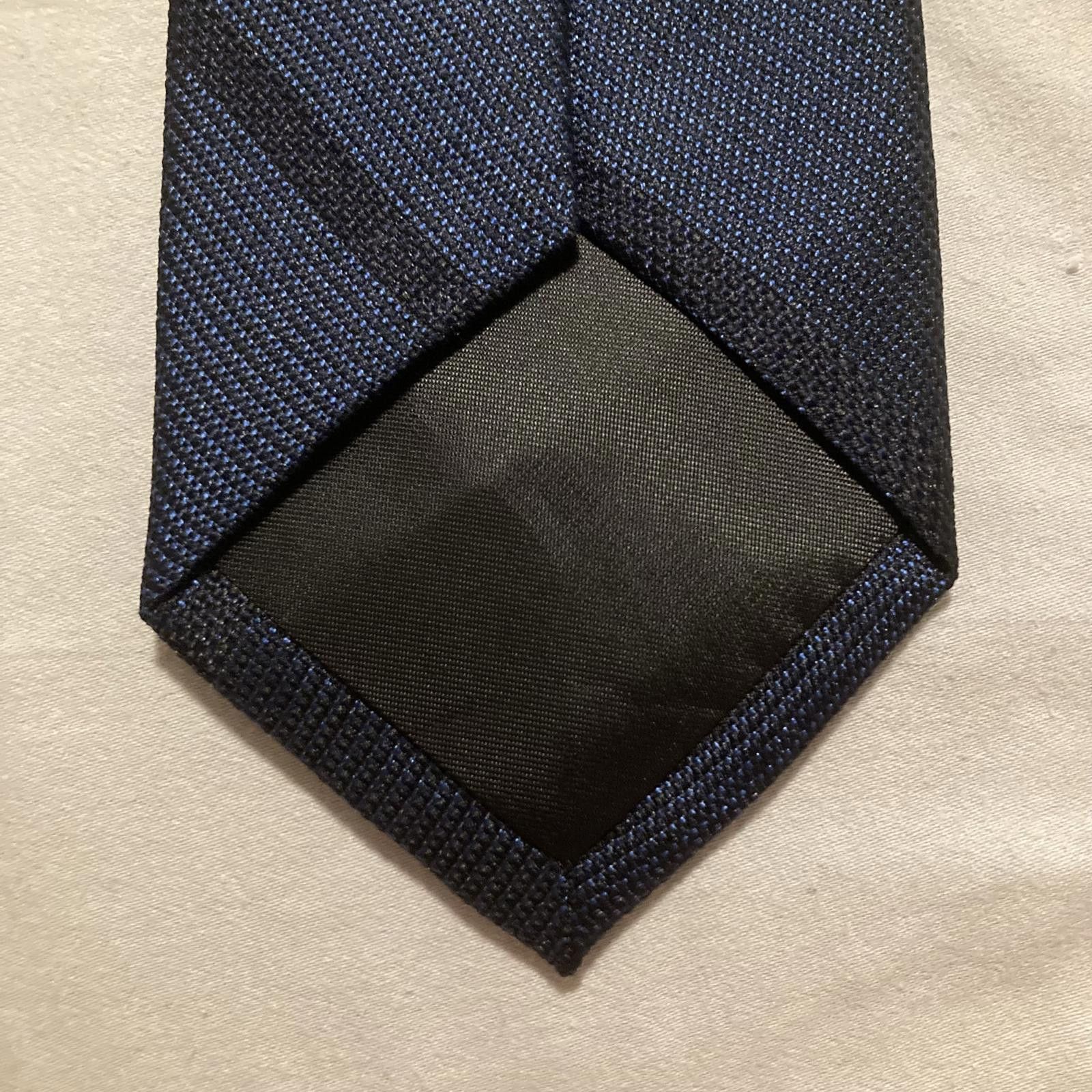 Van Heusen NWOT Van Heusen Navy/Black Silk Tie 59/2.75 Size ONE SIZE - 5 Thumbnail