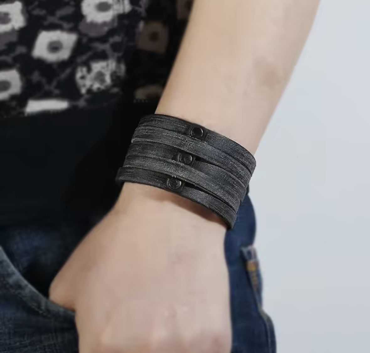 Other Cool Style Bangles Hands Bracelets Size ONE SIZE - 1 Thumbnail