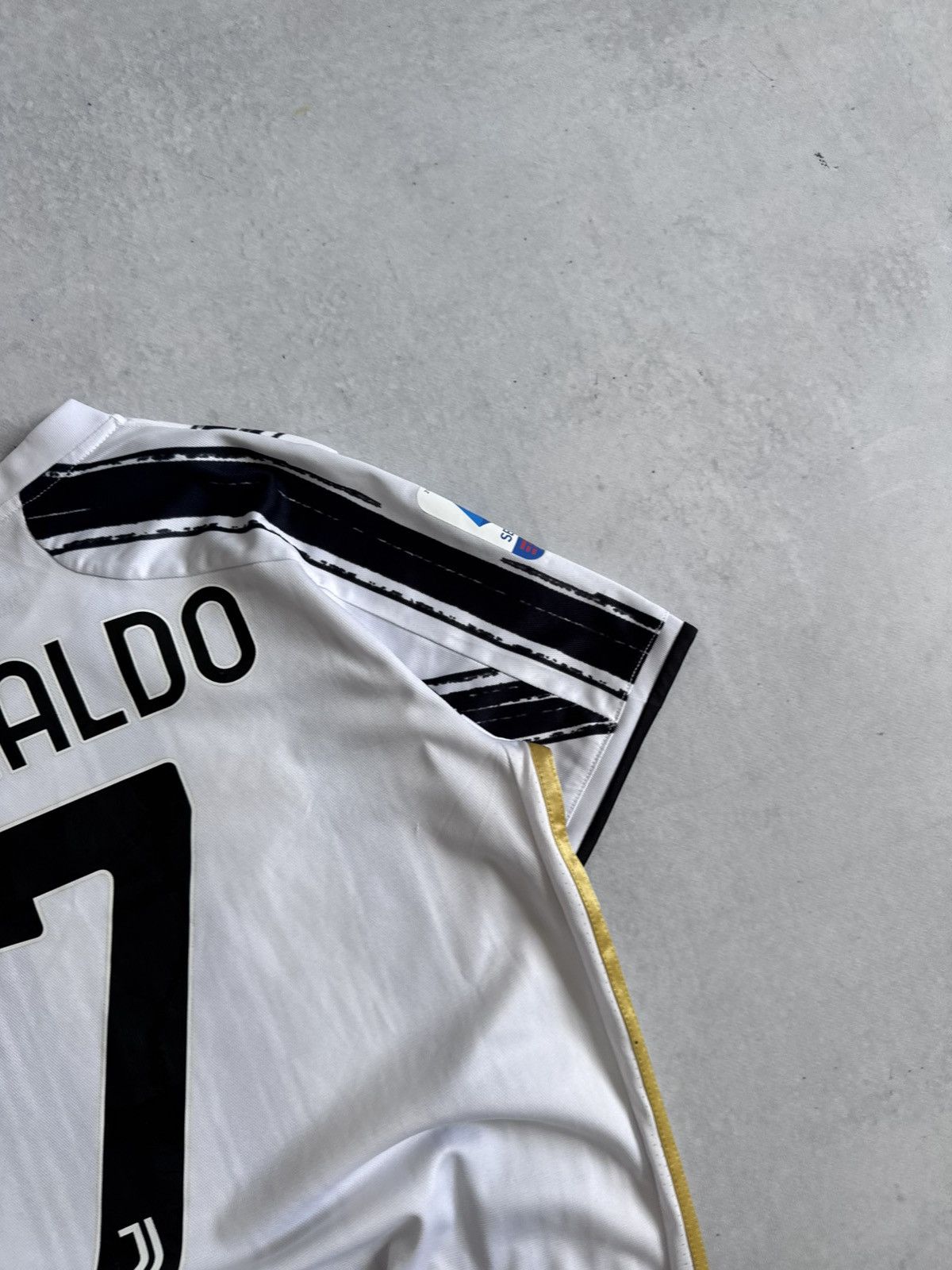 Adidas Adidas Juventus Ronaldo 7 Jeep Unisex Y2K Soccer Jersey Size US S / EU 44-46 / 1 - 17 Thumbnail