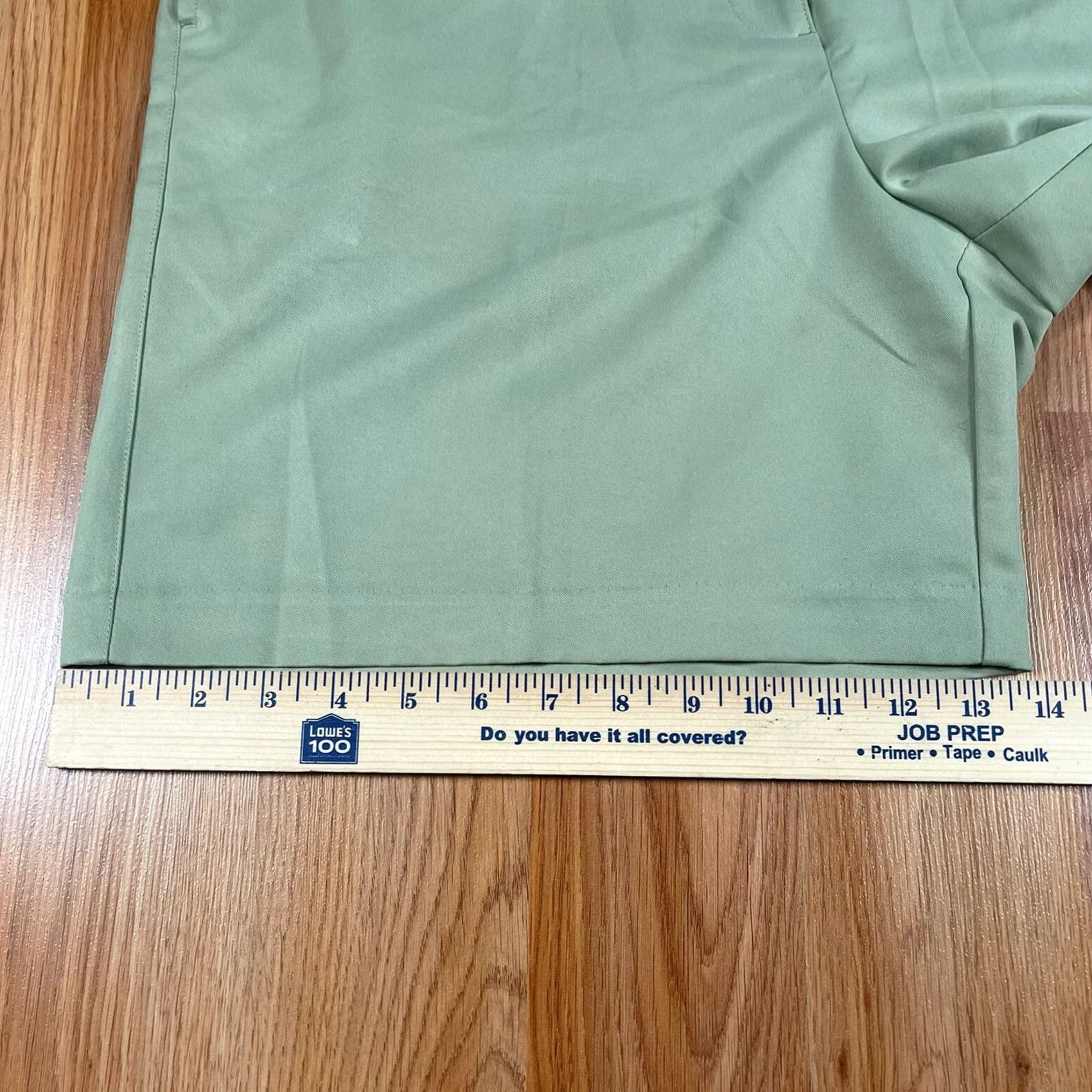 Izod IZOD Shorts Womens Size 12 Beige Flat Front Pockets Khaki Chino Golf Polyester Size 34" / US 12 / IT 48 - 6 Thumbnail