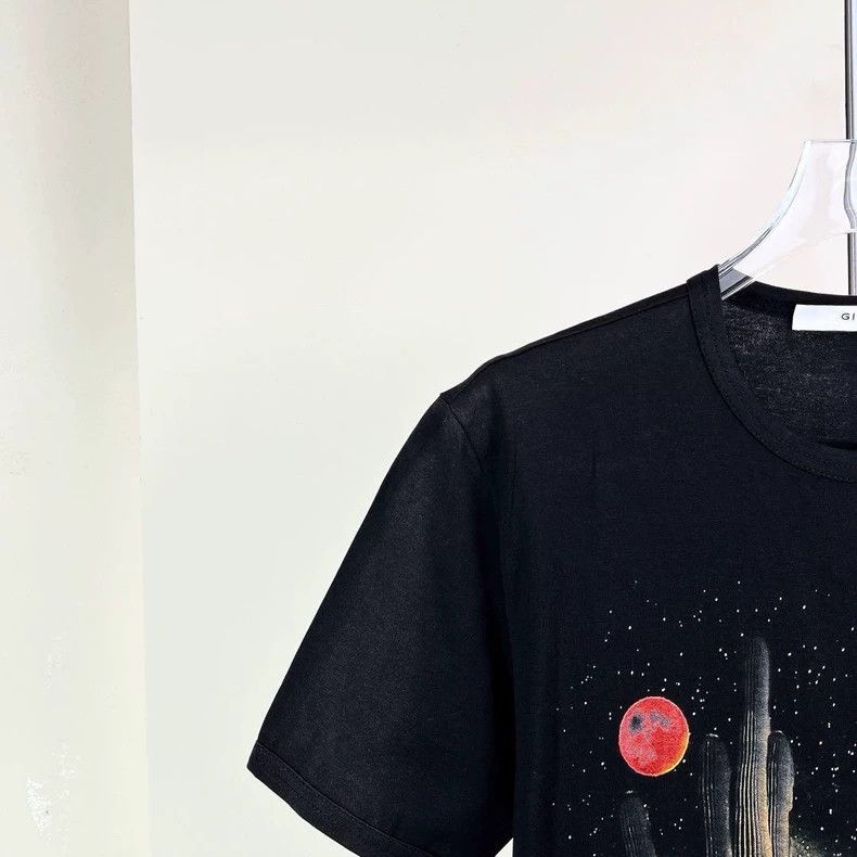 Givenchy Givenchy Short Sleeve T-Shirt / Size S / Xspa6 Size US S / EU 44-46 / 1 - 3 Thumbnail