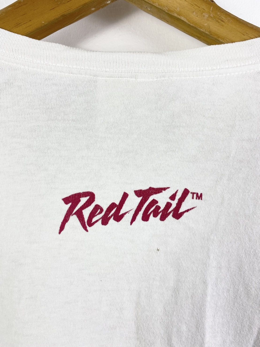 Vintage Vintage Red Tail All Outdoors Graphic Tee Size US XL / EU 56 / 4 - 9 Thumbnail