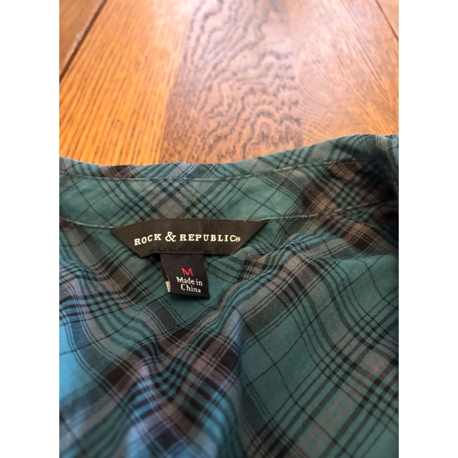 Vintage Rock & Republic Shirt Women M Green Blue Star Button Down Long Sleeve Blouse Boho V-Neck Patch Pockets Casual Party/Cocktail Travel Size M / US 6-8 / IT 42-44 - 2 Thumbnail