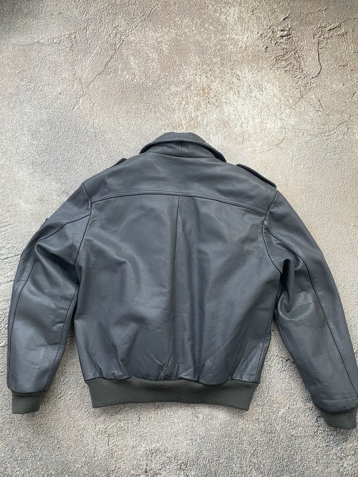 Vintage Vintage leather bomber jacket 90s boxy fit Size US L / EU 52-54 / 3 - 11 Thumbnail