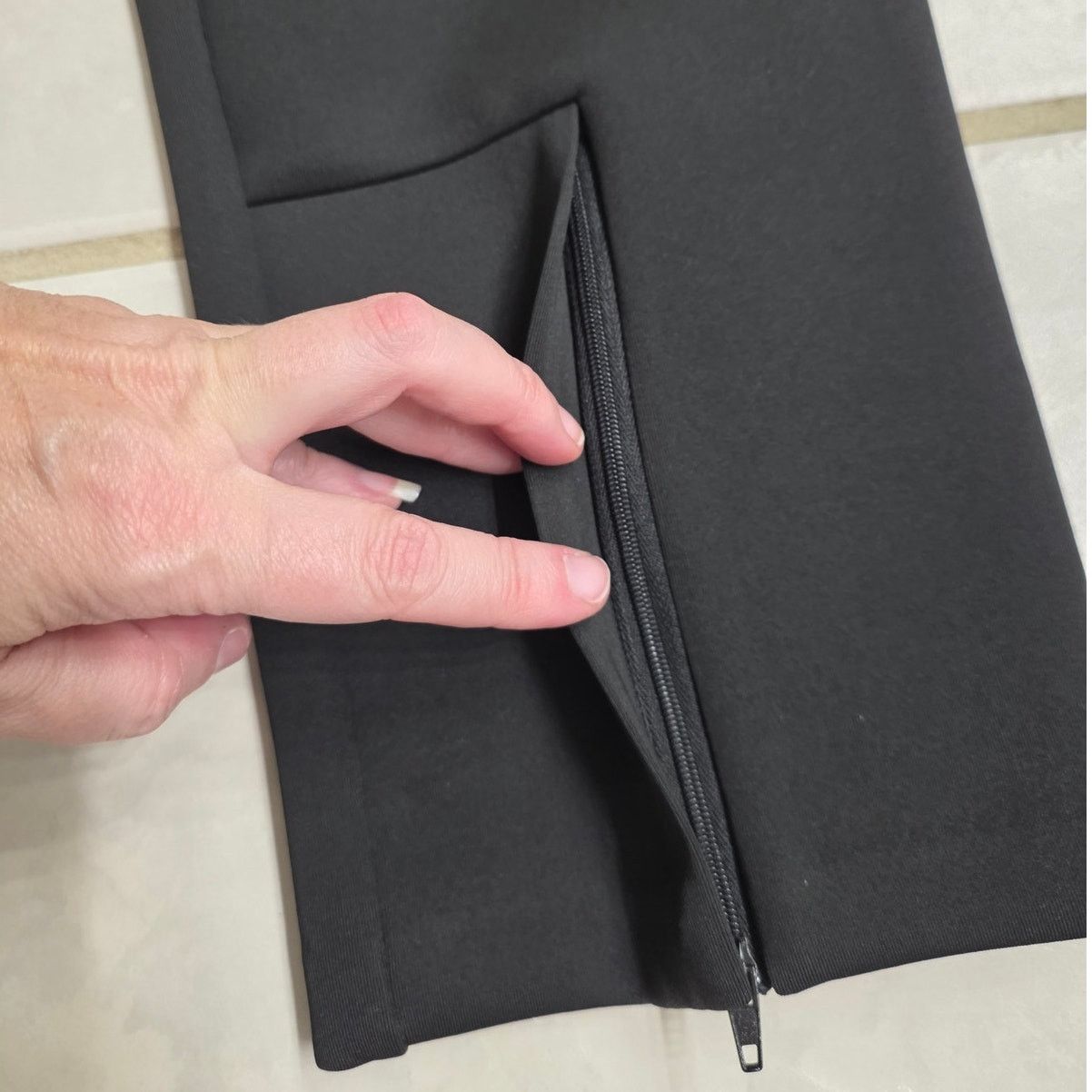 Good American Good American Black Thick Leggings Hidden Zip Cuffs - 12/31 Size 34" / US 12 / IT 48 - 5 Thumbnail