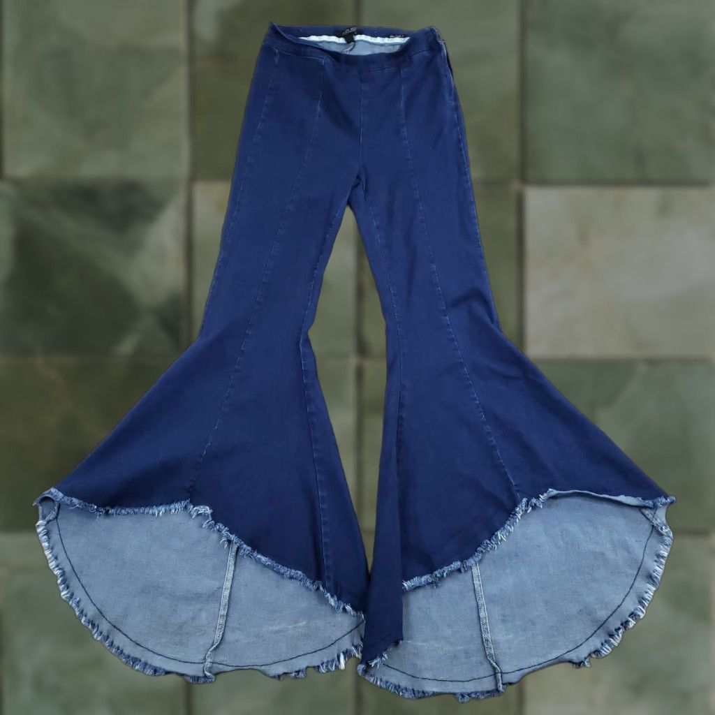 Judy Blue Jeans Womens High Rise Blue Super Flare Bell Bottoms 28 32 Inseam Distressed Stretch Raw Hem Fringe Zipper Jeans Boys?