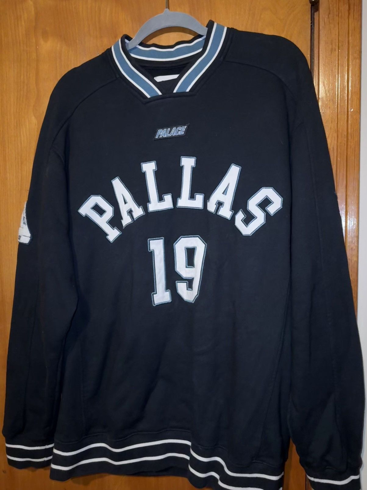 Palace Navy Palace Crewneck Size L Size US L / EU 52-54 / 3 - 2 Thumbnail