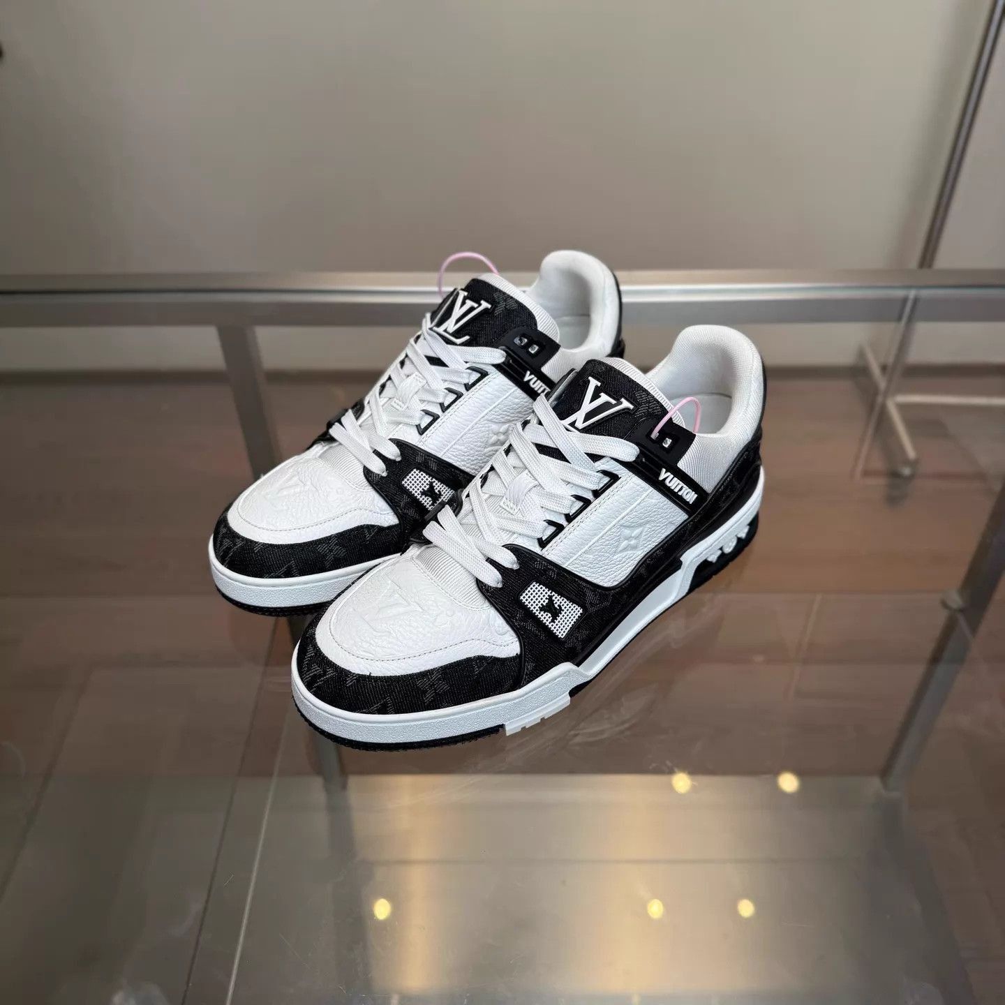 Louis Vuitton Multi Color Low-Top Sneakers Size 8 Size US 8 / EU 41 - 1 Thumbnail