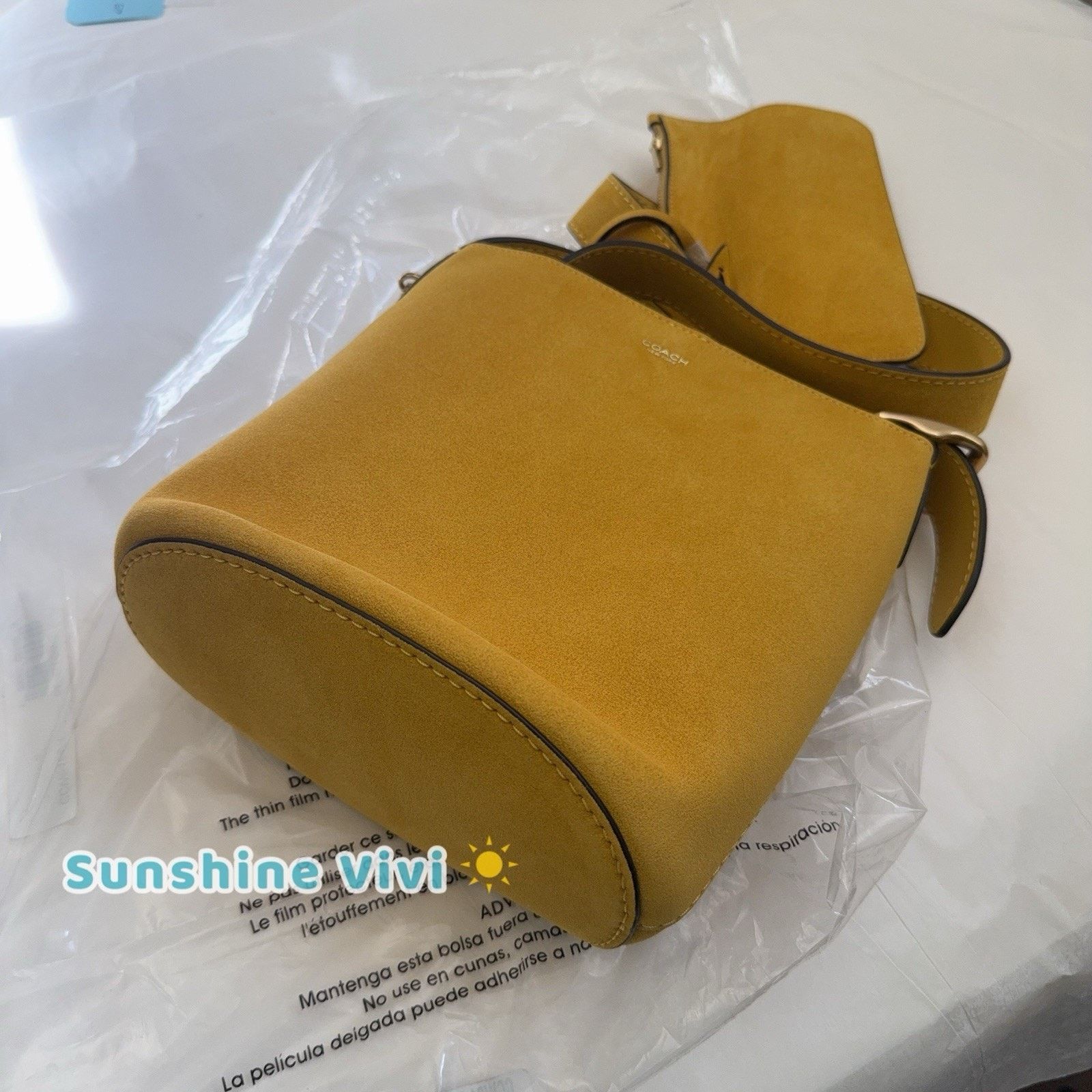 Coach NWT Coach Bleecker Bucket Bag 21 CCW84 suede yellow Size ONE SIZE - 8 Thumbnail