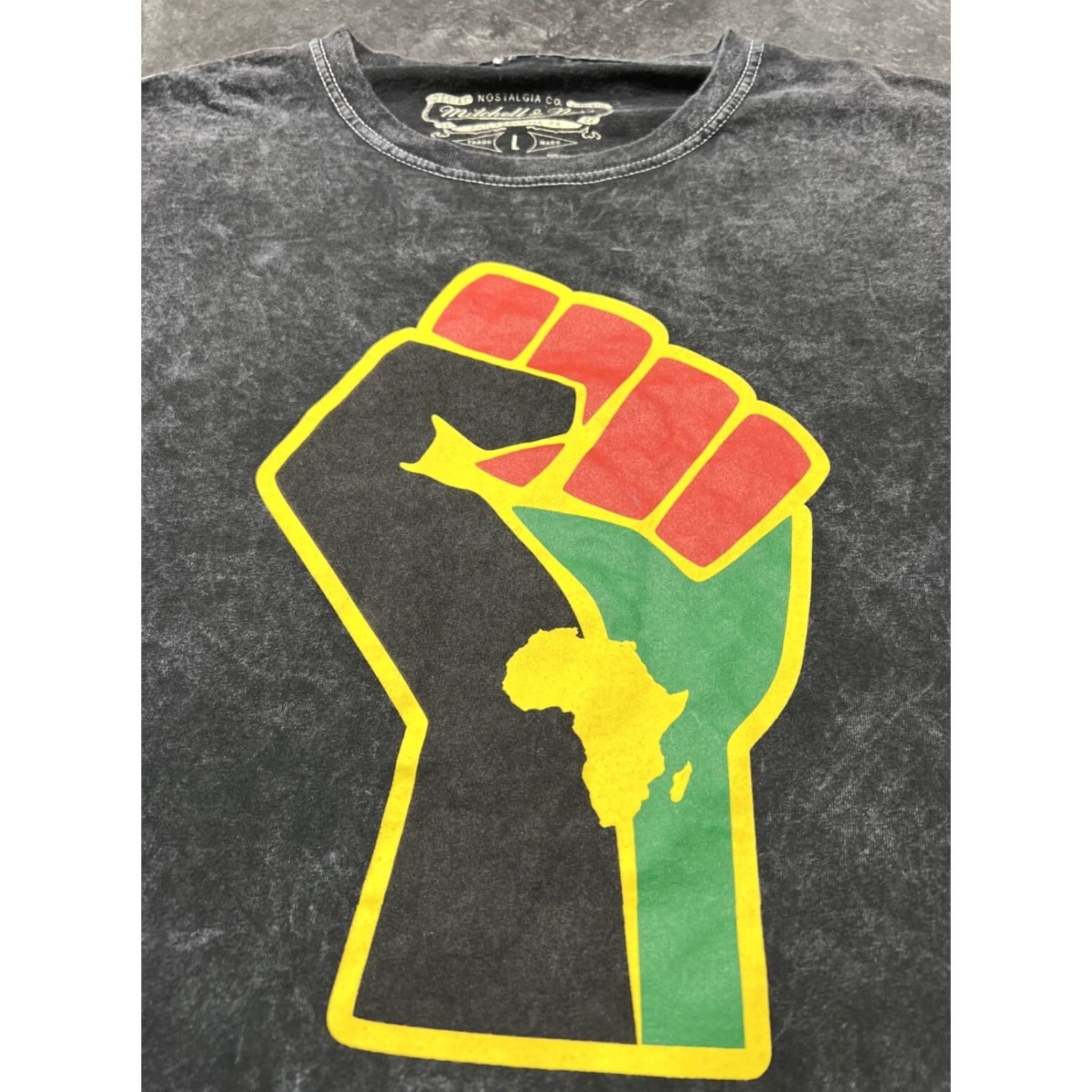 Mitchell & Ness Mitchell & Ness HBCU Fist Black Graphic Shirt Large Short Sleeve Casual Mens Size US L / EU 52-54 / 3 - 5 Thumbnail