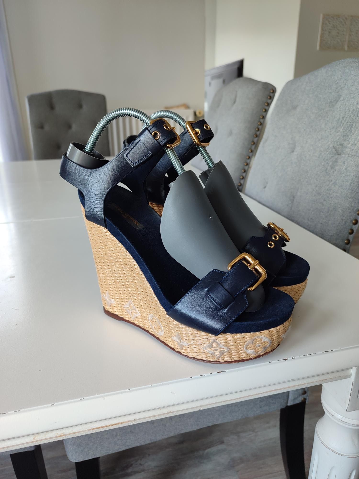 Louis Vuitton SANDALES COMPENSEES LOUIS VUITTON WEDGE Size US 7 / IT 37 - 8 Thumbnail