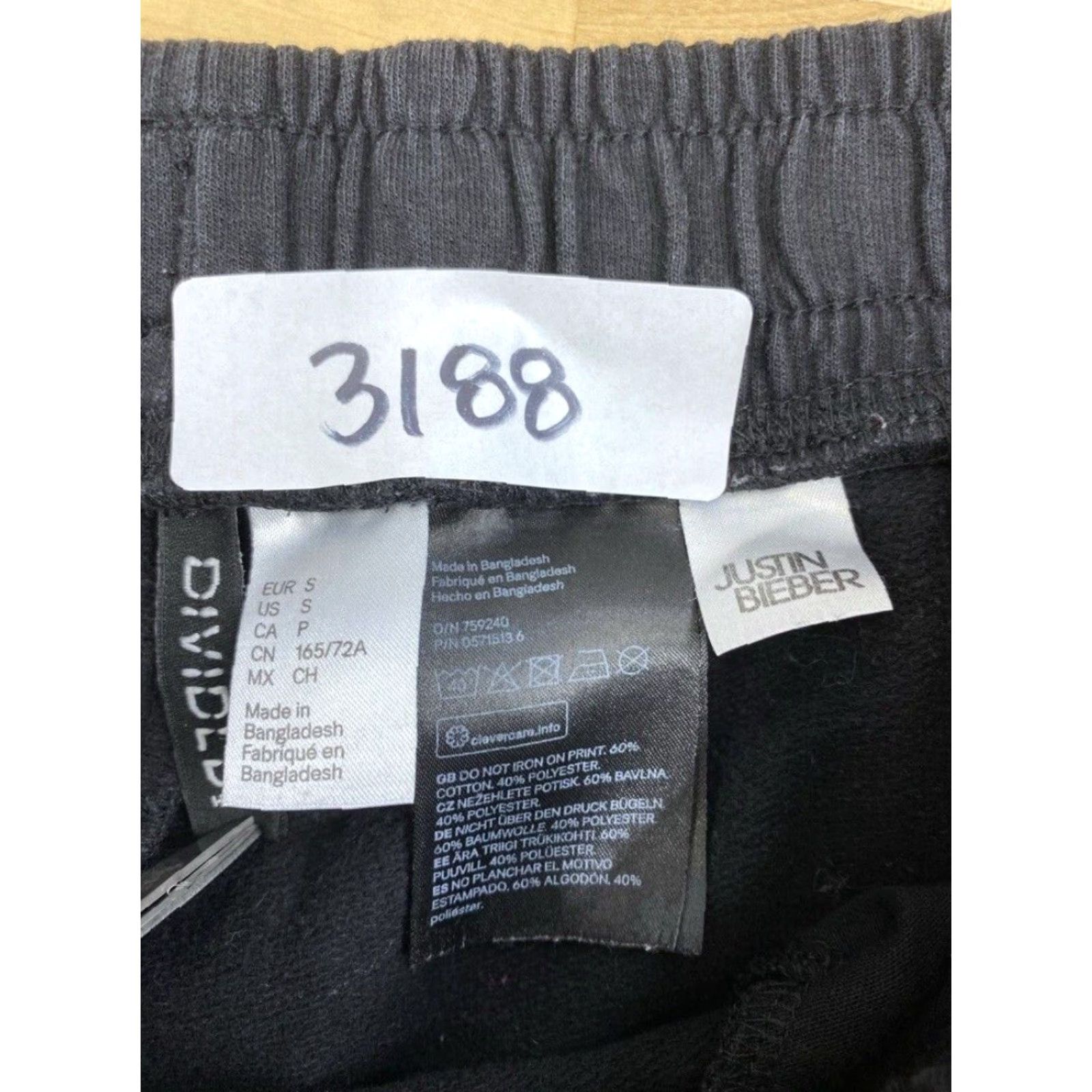 Vintage **VINTAGE Divided Women's Joggers Size S** User: **Divided Women's Joggers Size S** Size 28" / US 6 / IT 42 - 6 Thumbnail
