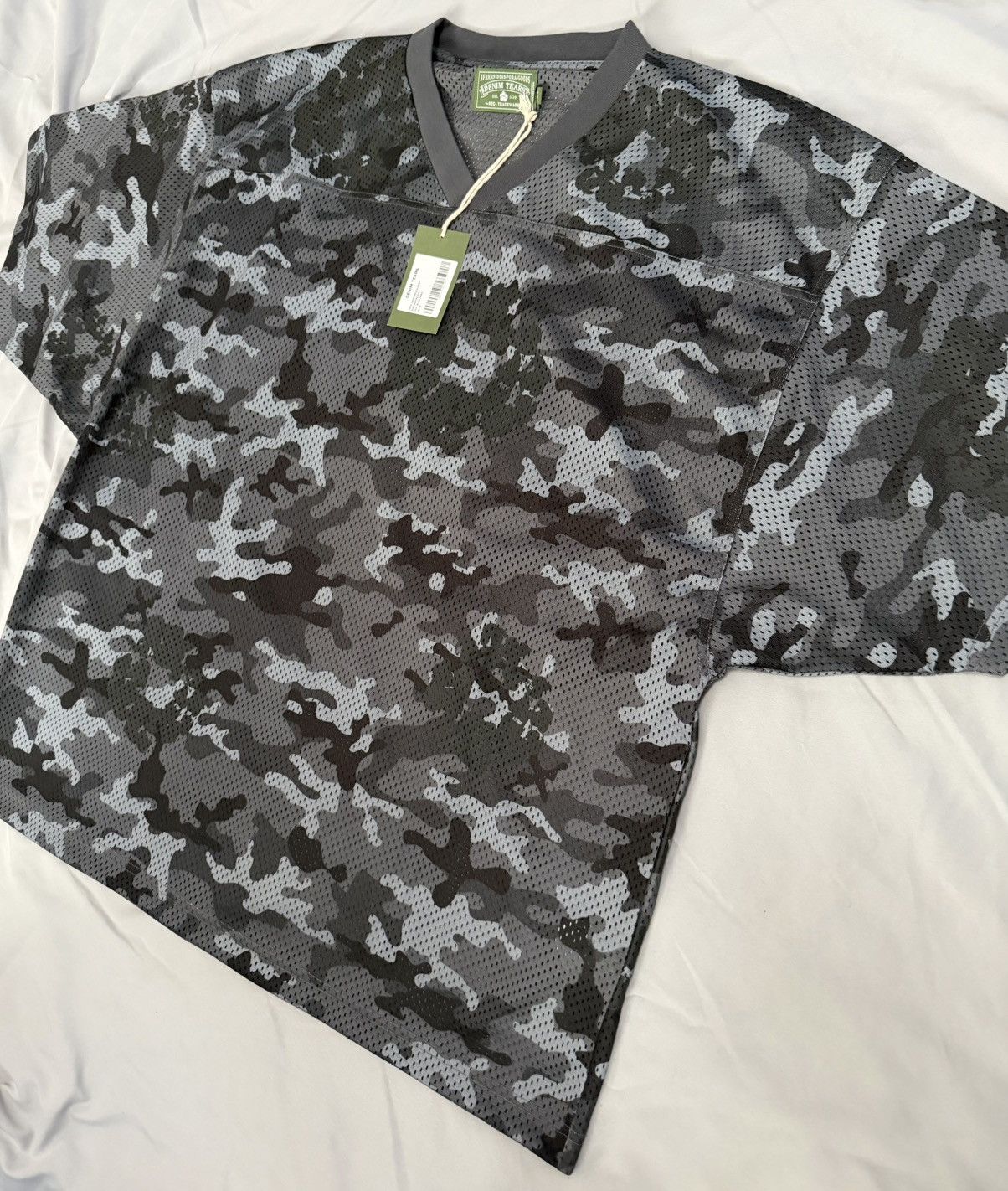 DENIM TEARS DENIM TEARS BLACK CAMO WREATH MESH FOOTBALL JERSEY IN XL Size US XL / EU 56 / 4 - 2 Thumbnail