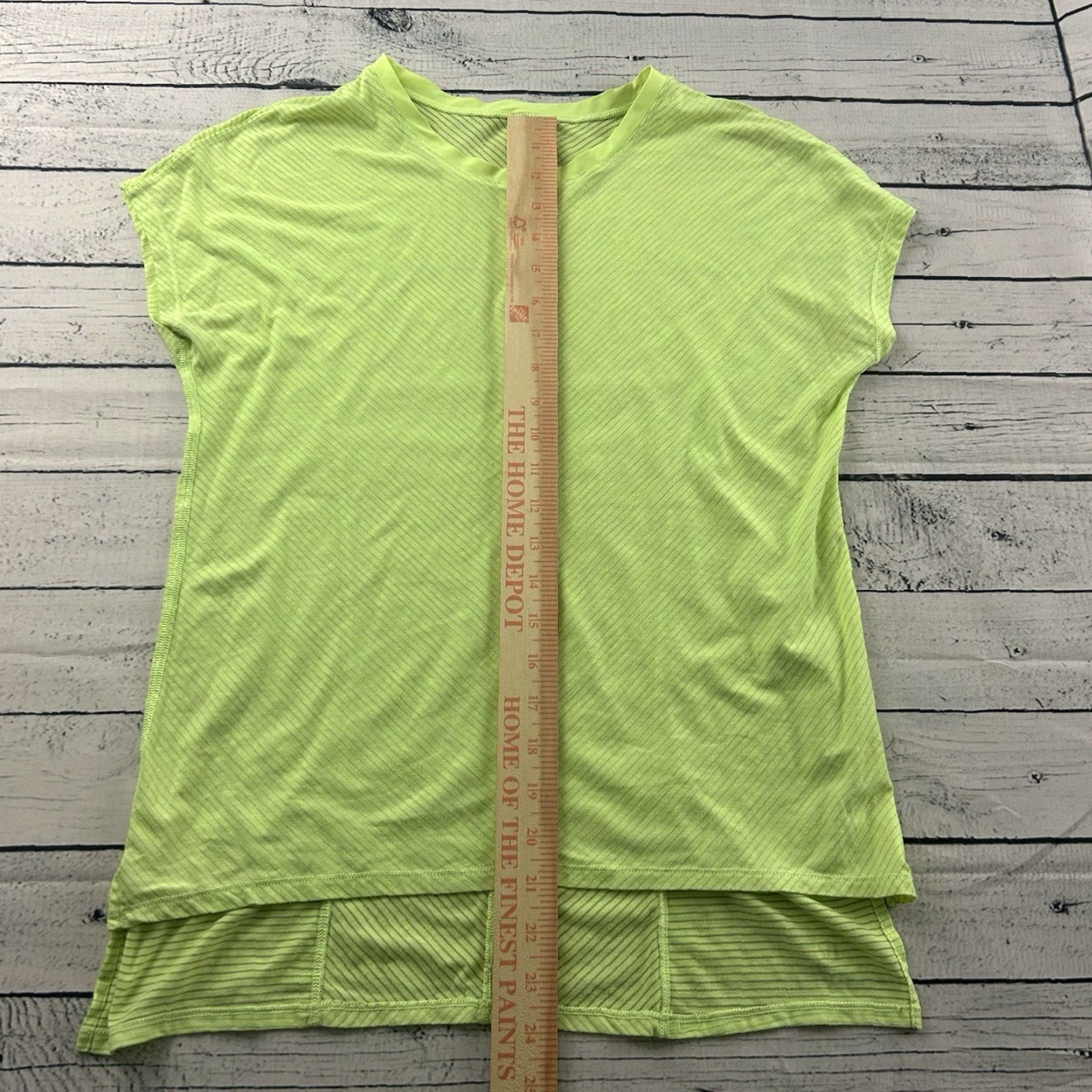 Lululemon Lululemon Athletic Short Sleeve Top Women's 6/8 Yellow Shirt T-Shirt Activewear 6 Womens Yellow 90s? Size M / US 6-8 / IT 42-44 - 2 Thumbnail