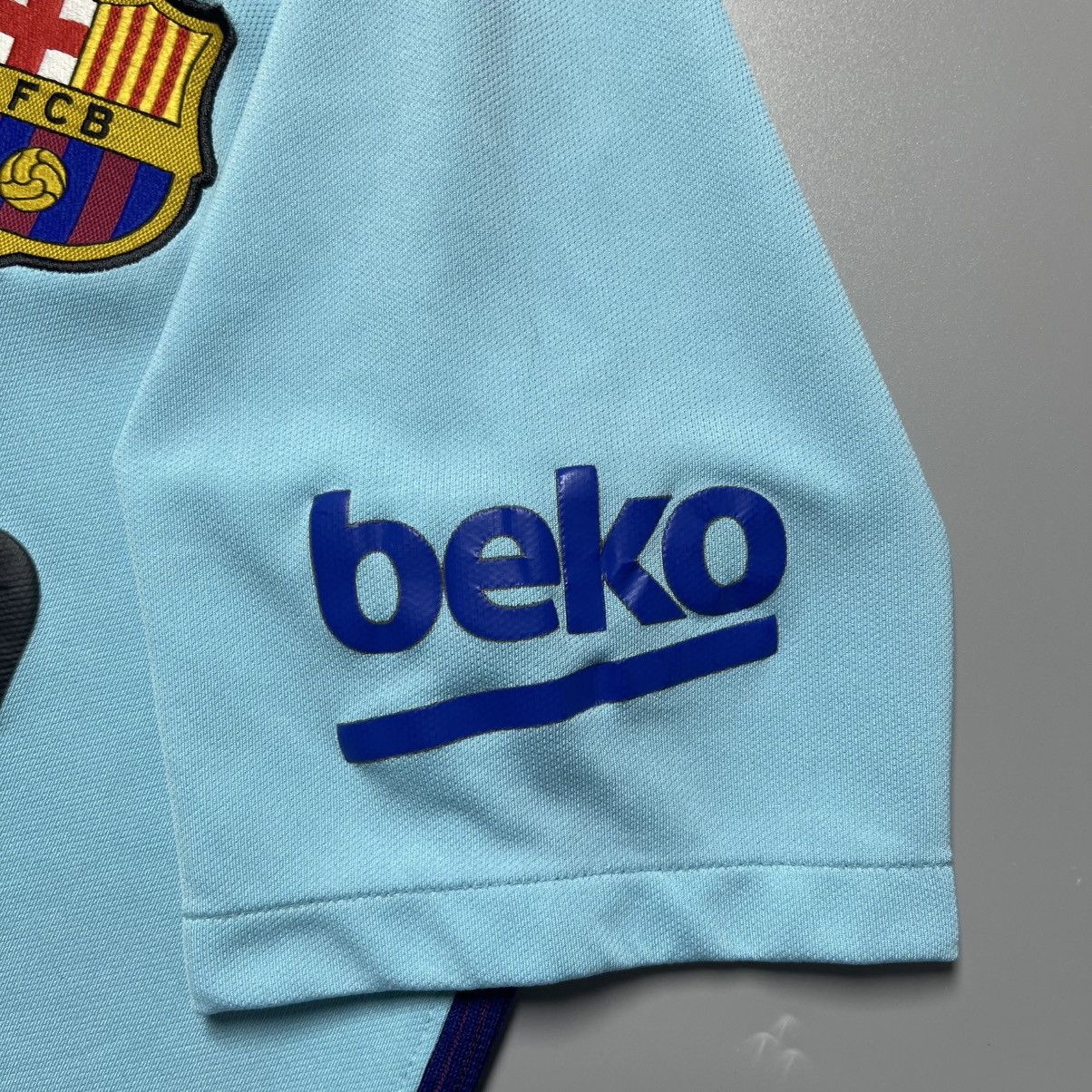 Nike BARCELONA NIKE 2017/2018 FOOTBALL AWAY JERSEY #10 MESSI Size US M / EU 48-50 / 2 - 10 Thumbnail