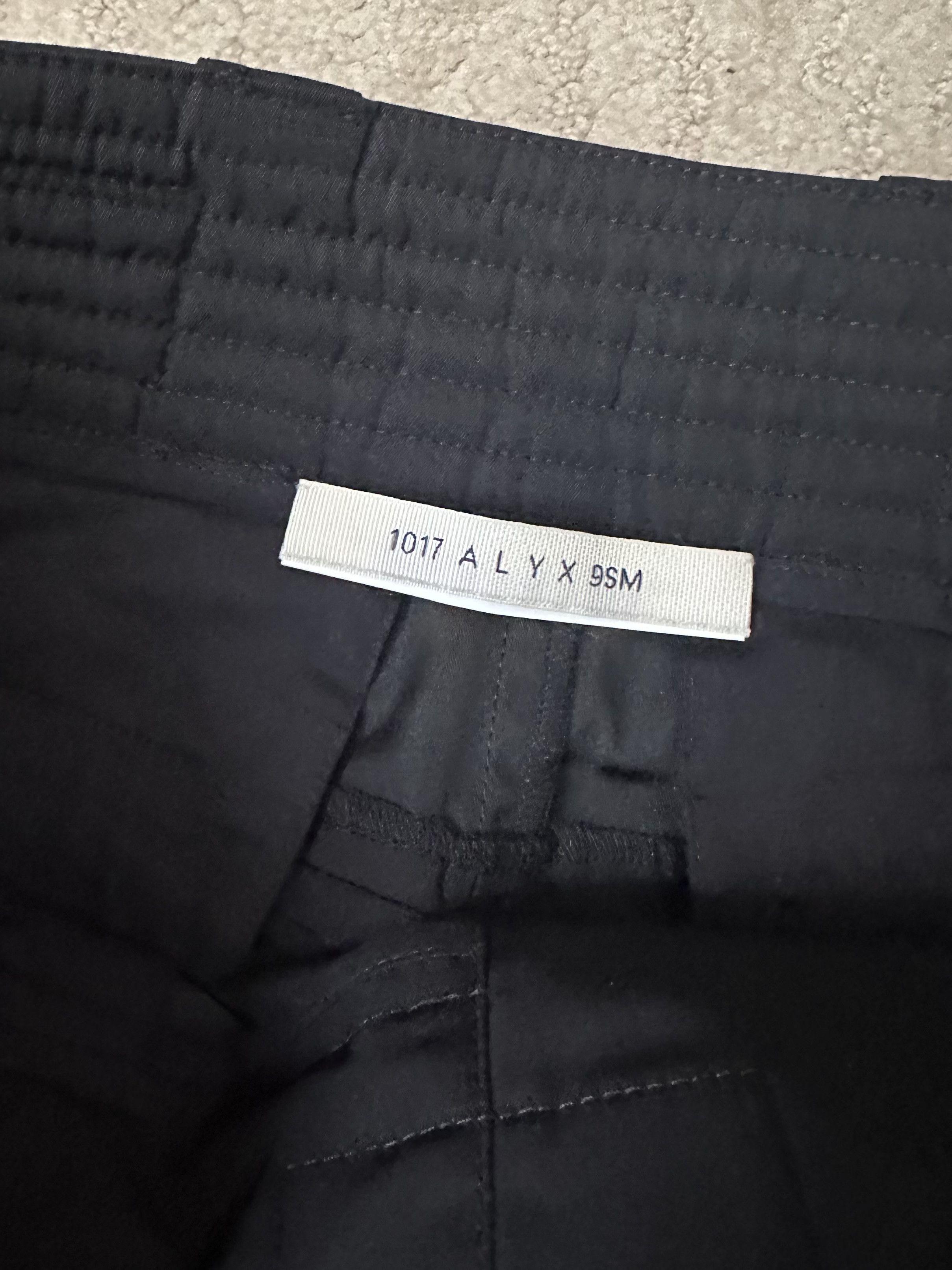 1017 ALYX 9SM 1017 ALYX 9SM Tactical Shorts Size US 30 / EU 46 - 11 Thumbnail
