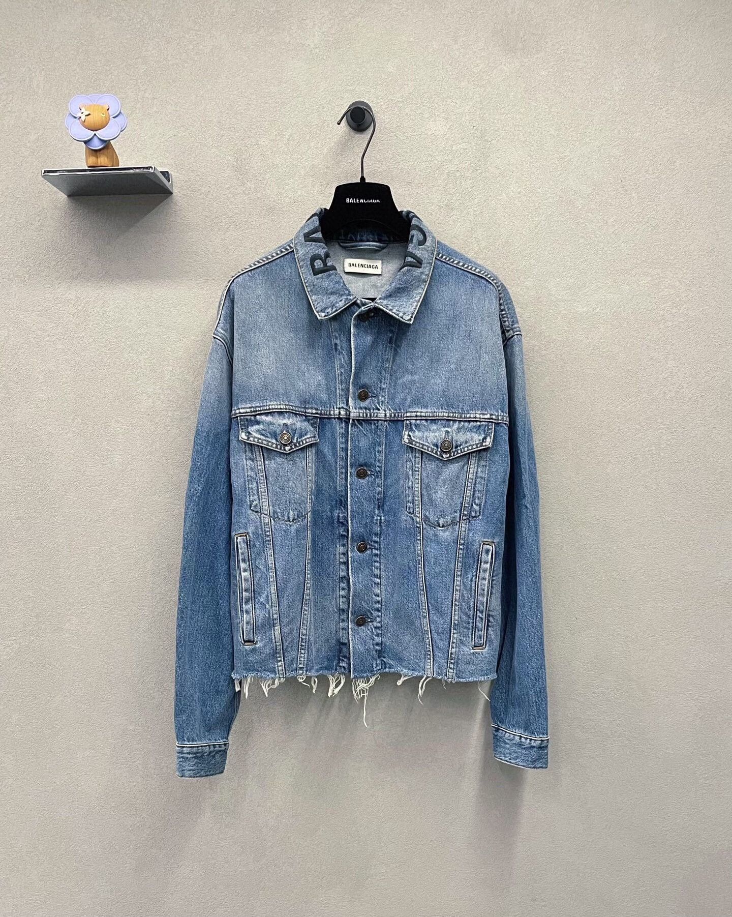 Balenciaga balenciaga blue denim distressed jacket size 34 Size US S / EU 44-46 / 1 - 1 Thumbnail