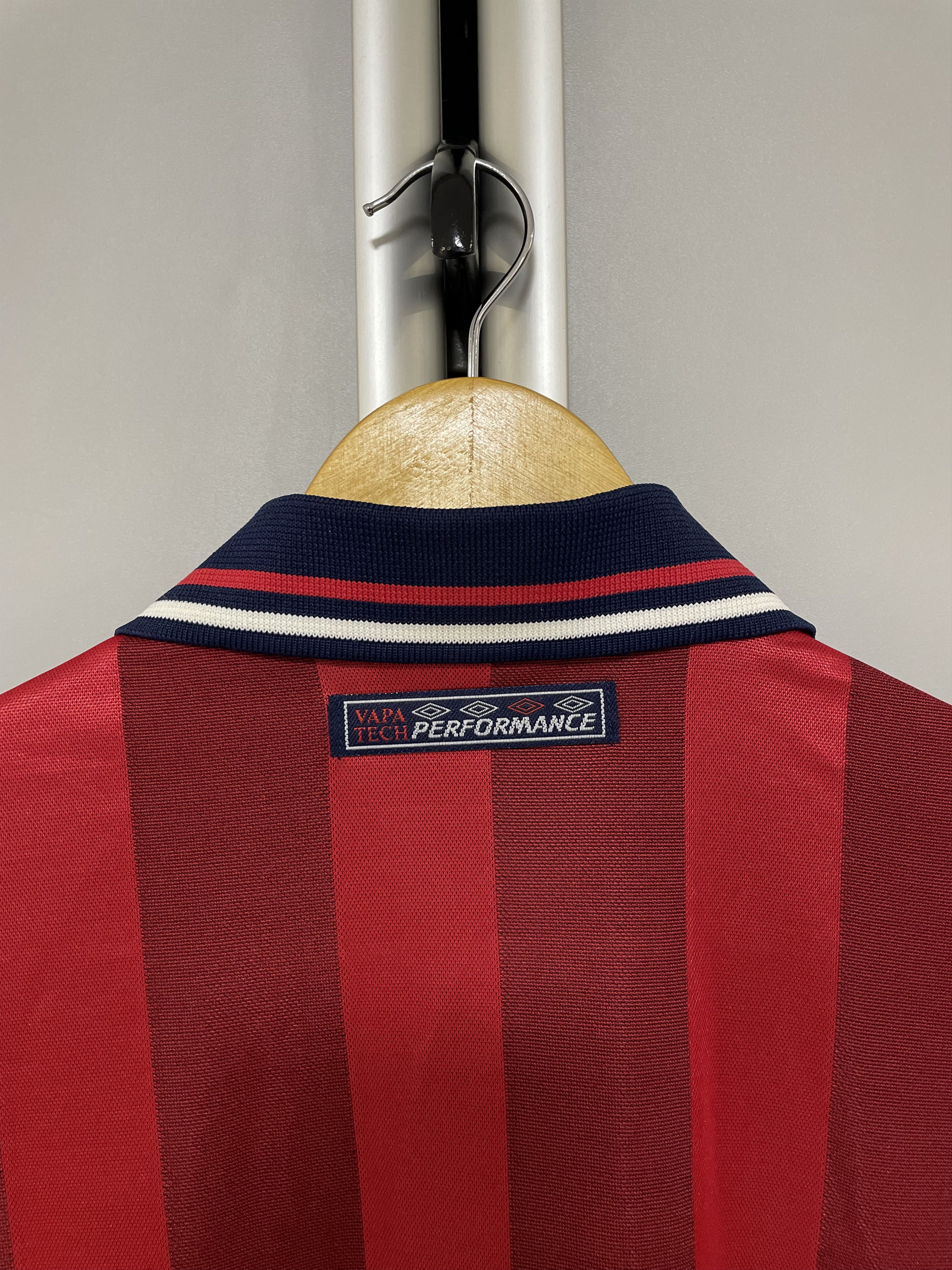 Umbro UMBRO ENGLAND 1997-1998 Vintage Jersey Soccer Football Size US XXL / EU 58 / 5 - 9 Thumbnail