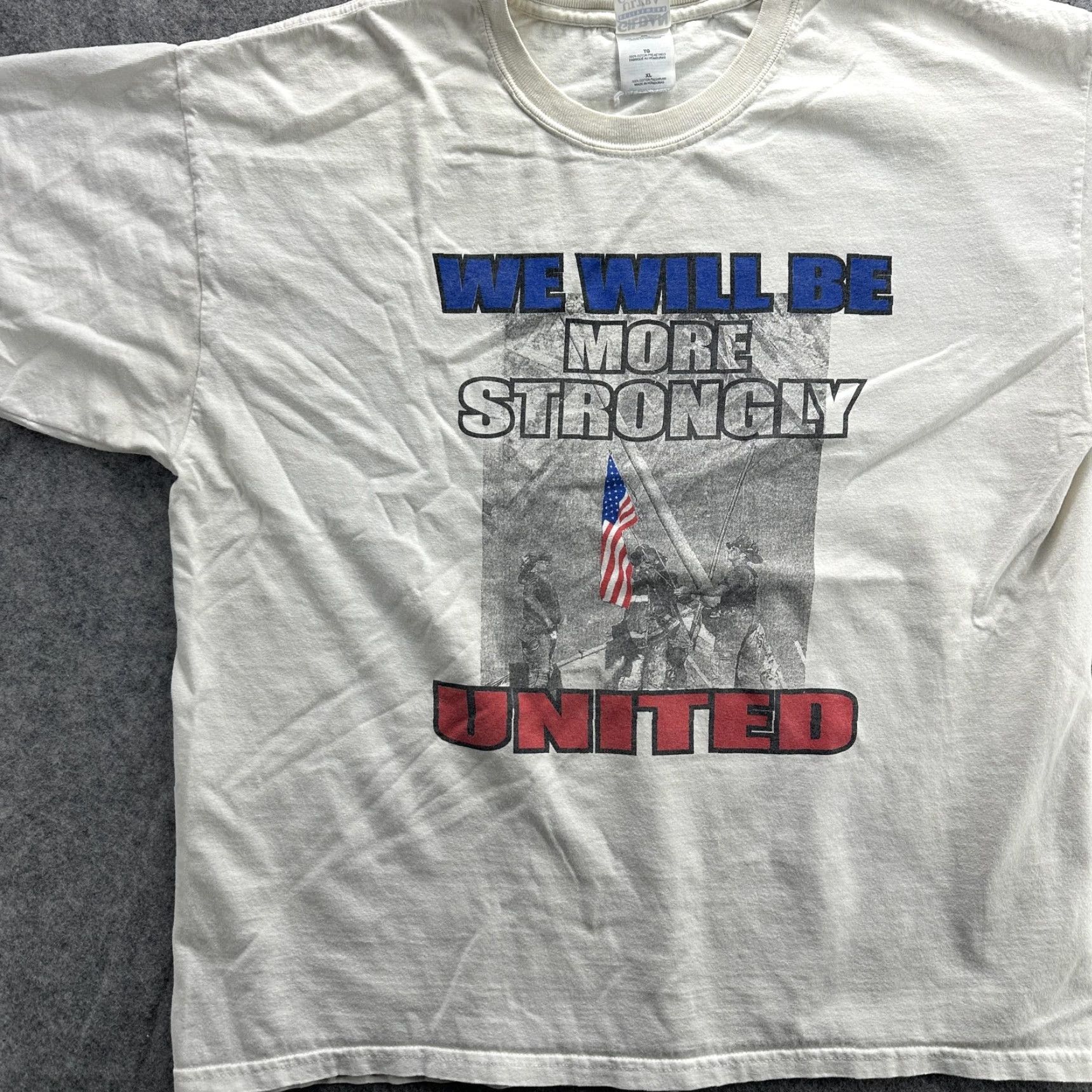 Gildan Graphic United We Stand Shirt Mens XL White American Flag 9/11 Firefighters Size US XL / EU 56 / 4 - 3 Thumbnail