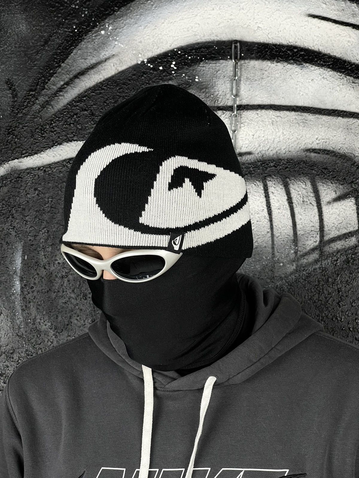 Quiksilver Quiksilver Y2K Reversible Black/White Hat Size ONE SIZE - 2 Thumbnail
