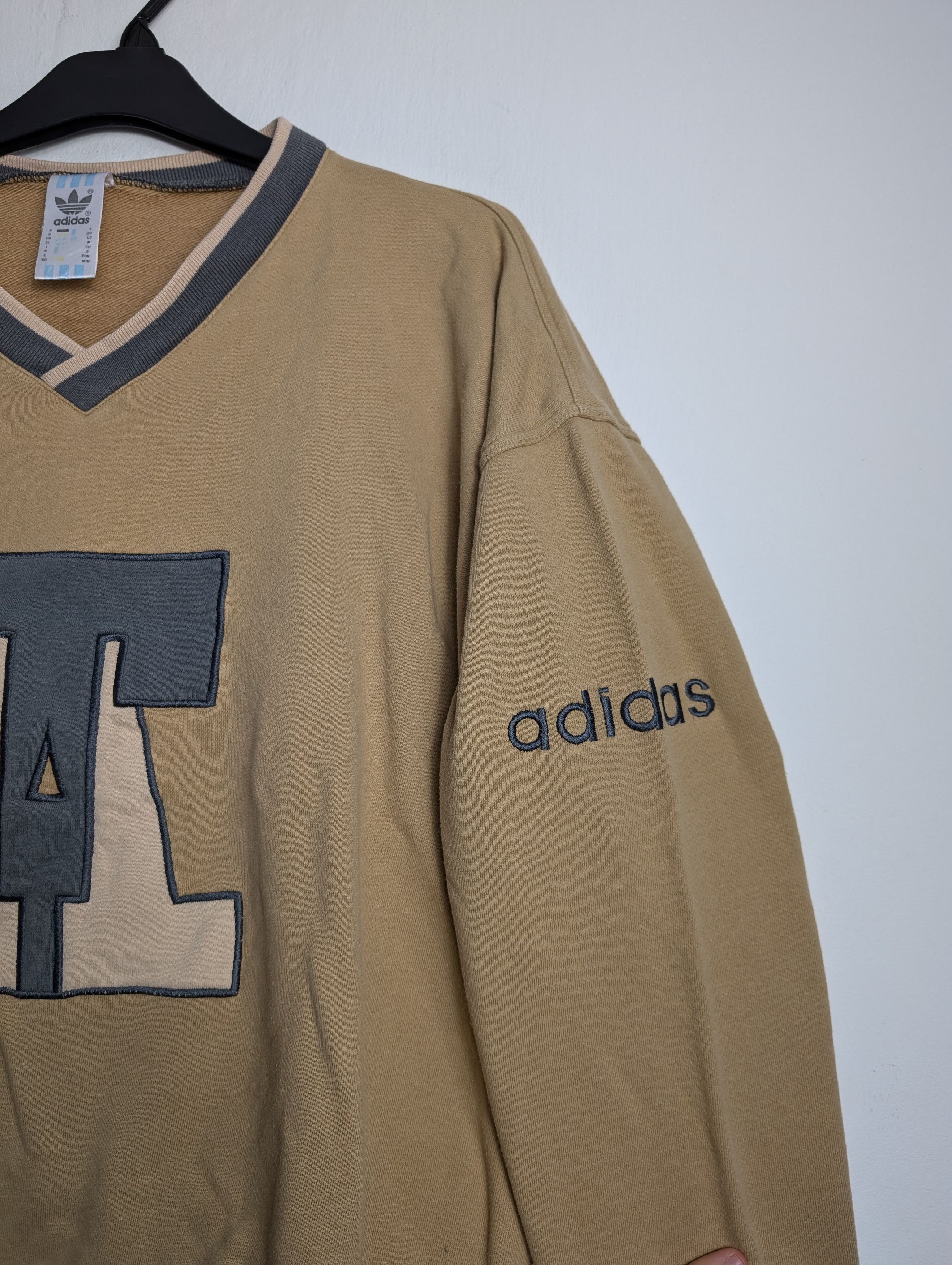Adidas Vintage Adidas V-Neck Sweatshirt Boxy Sand Retro Y2K Size US M / EU 48-50 / 2 - 3 Thumbnail