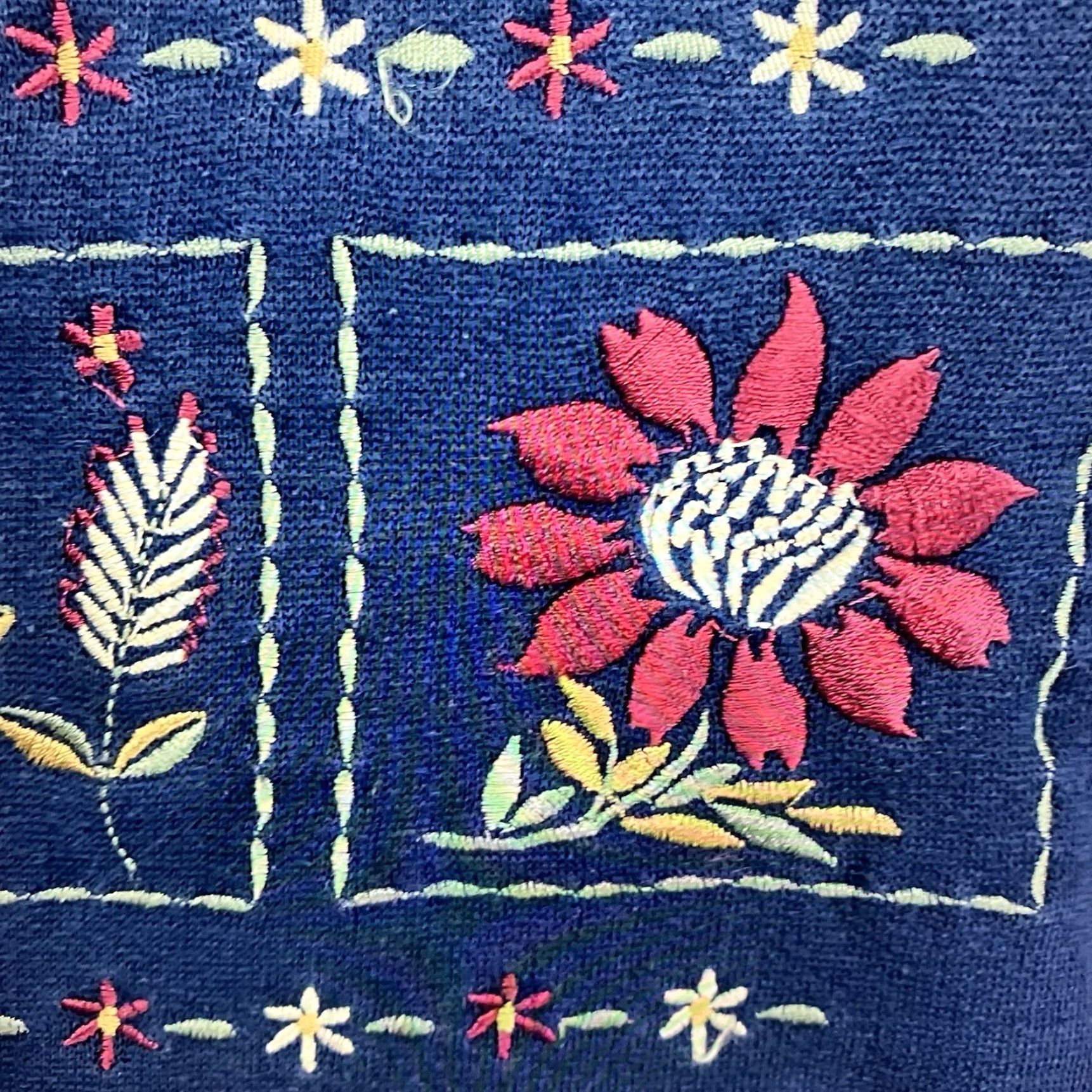 Vintage VINTAGE Women's Collared Sweatshirt 1X Blue Floral Embroidered 80s 90s Pullover Sweatshirt Casual Womens Buttonless? Size XL / US 12-14 / IT 48-50 - 7 Thumbnail