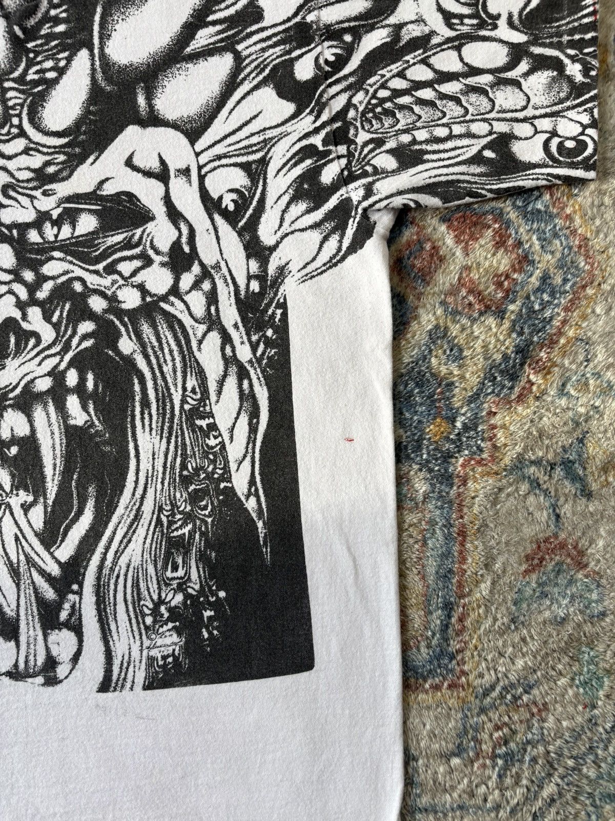Vintage Vintage Dragon All Over Print Misprinted T-shirt Large Size US L / EU 52-54 / 3 - 4 Thumbnail
