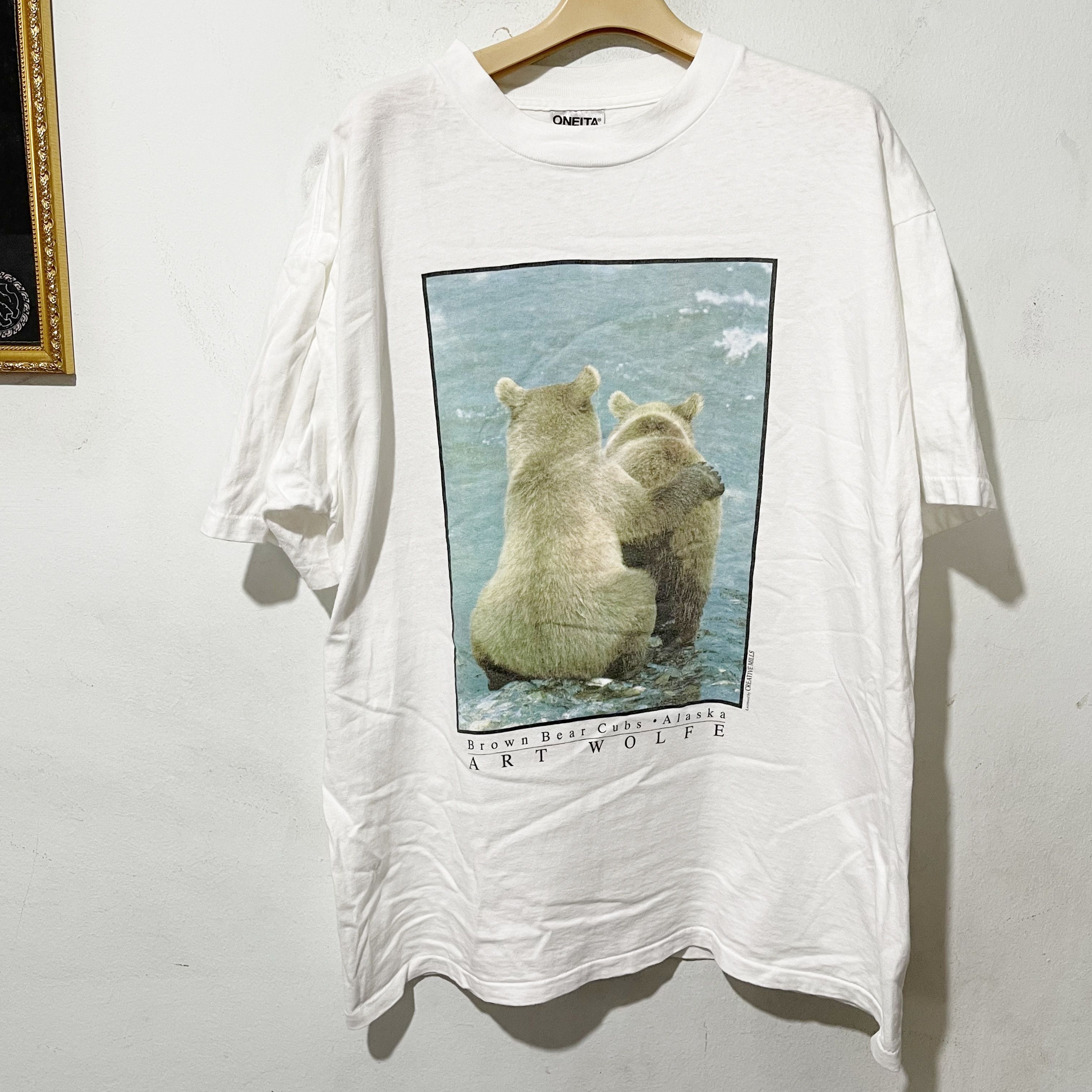 Vintage Vintage 90s Art Wolfe Brown Bear Cubs Alaska T-Shirt Size US L / EU 52-54 / 3 - 1 Thumbnail