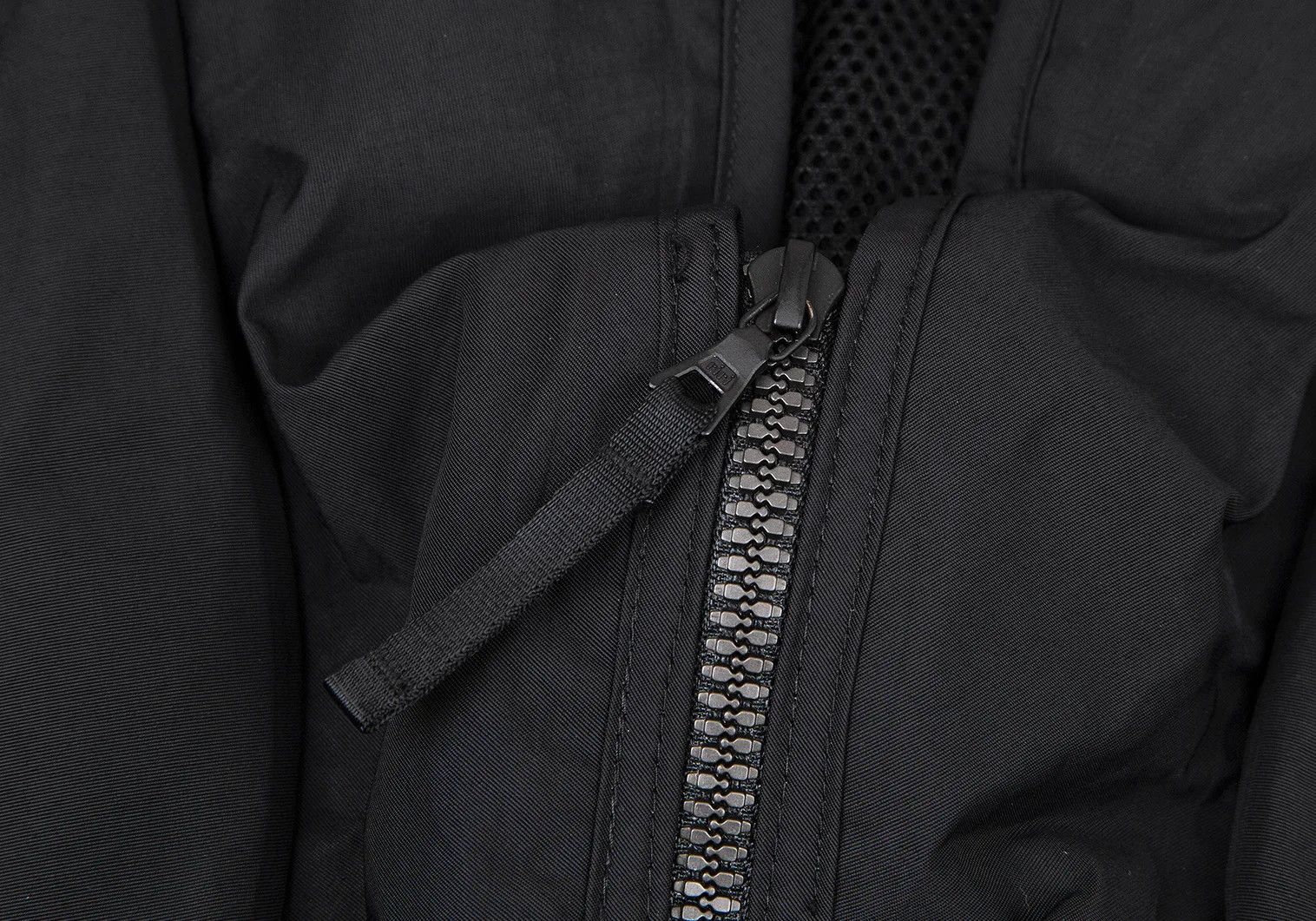 Issey Miyake Air Valve Mesh Design Bonding Jacket in Black 2 Size US M / EU 48-50 / 2 - 5 Thumbnail