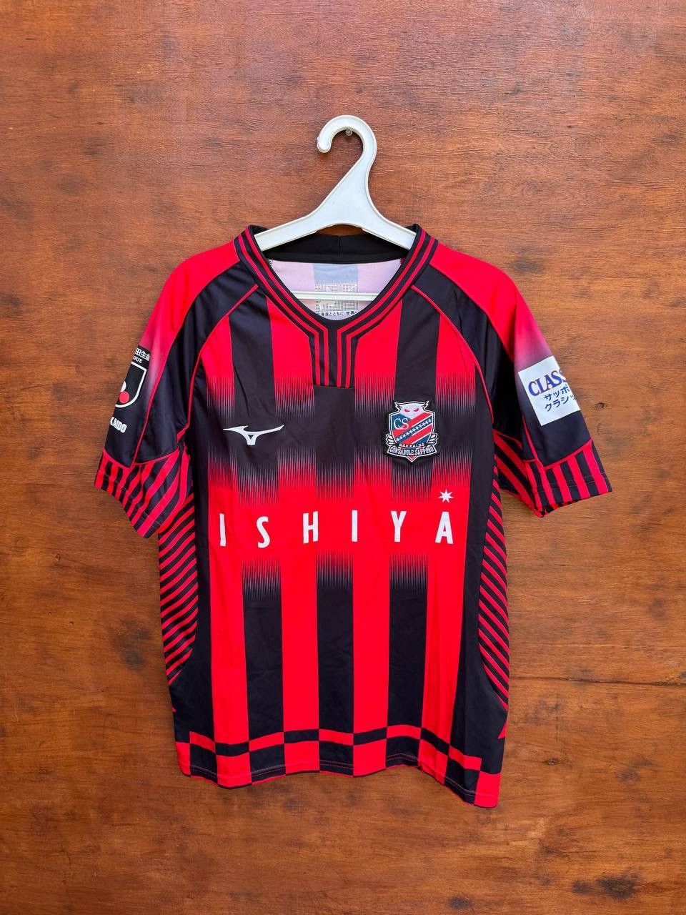 Mizuno Hokkaido Consadole 2022/2023 Home Mizuno Japan Football sz L Size US L / EU 52-54 / 3 - 1 Thumbnail