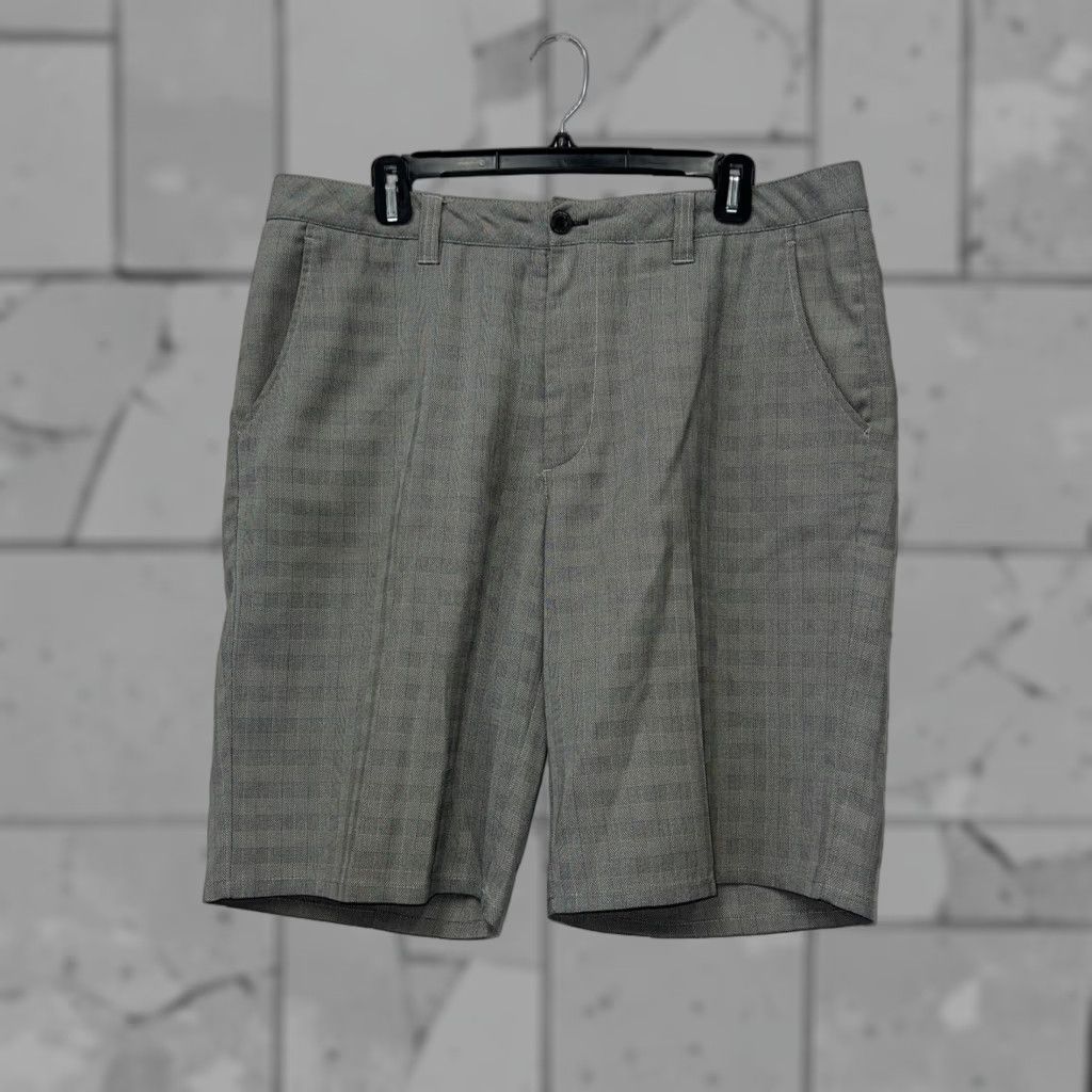 TravisMathew Travis Mathew Gray Plaid Shorts Mens Size 34 Chino Regular Fit Size US 34 / EU 50 - 1 Thumbnail