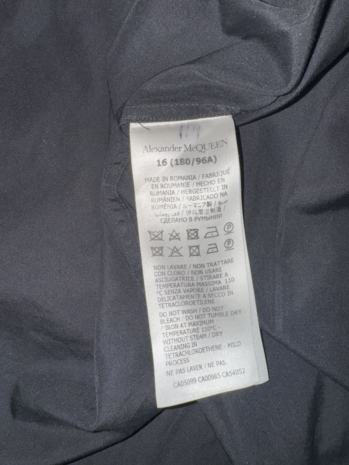 Alexander McQueen Alexander McQueen Embossed Collar Logo Shirt Size US L / EU 52-54 / 3 - 5 Thumbnail