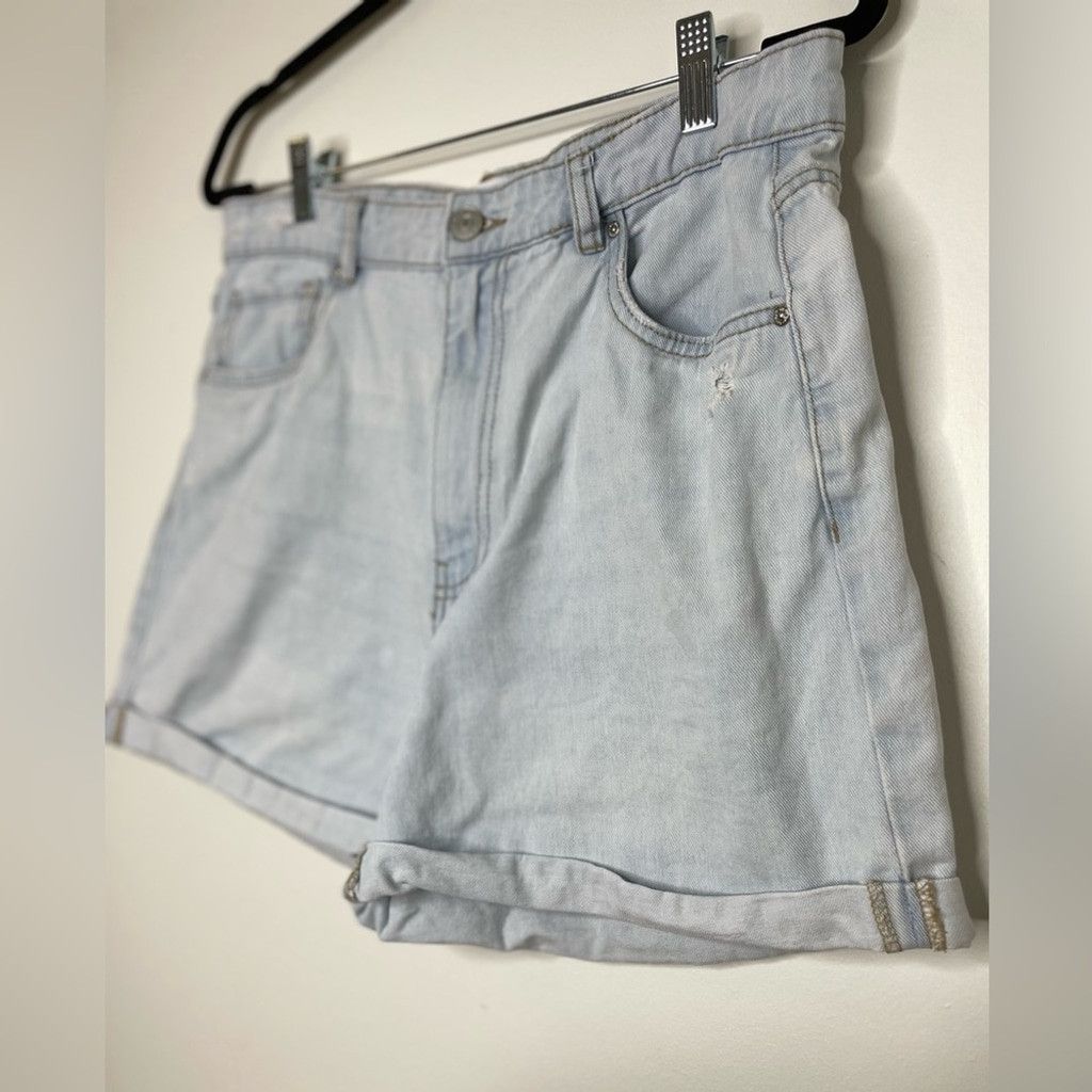Other Refuge Denim Mom Distressed Light Wash Jean Shorts 11 Size 32" / US 10 / IT 46 - 4 Thumbnail