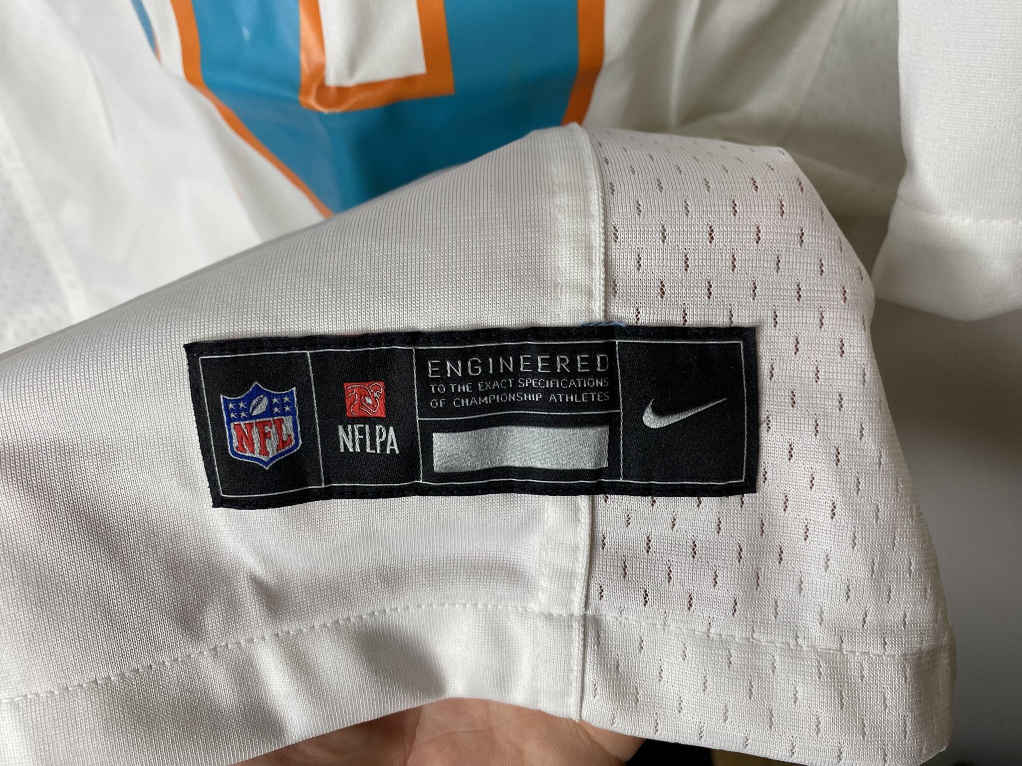 Nike HILL #10 MIAMI DOLPHINS 2023 NFL FOOTBALL SHIRT JERSEY NIKE Size US L / EU 52-54 / 3 - 8 Thumbnail