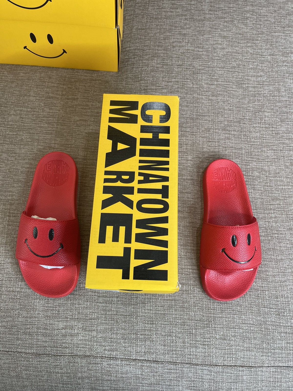 Market Chinatown Market Smiley Red Black Slides Size US 7 / EU 40 - 4 Thumbnail