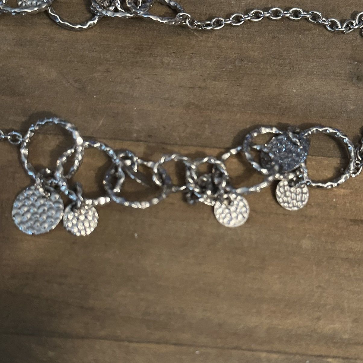 Other Long silver tone hammered links and disc charms necklace Size ONE SIZE - 4 Thumbnail