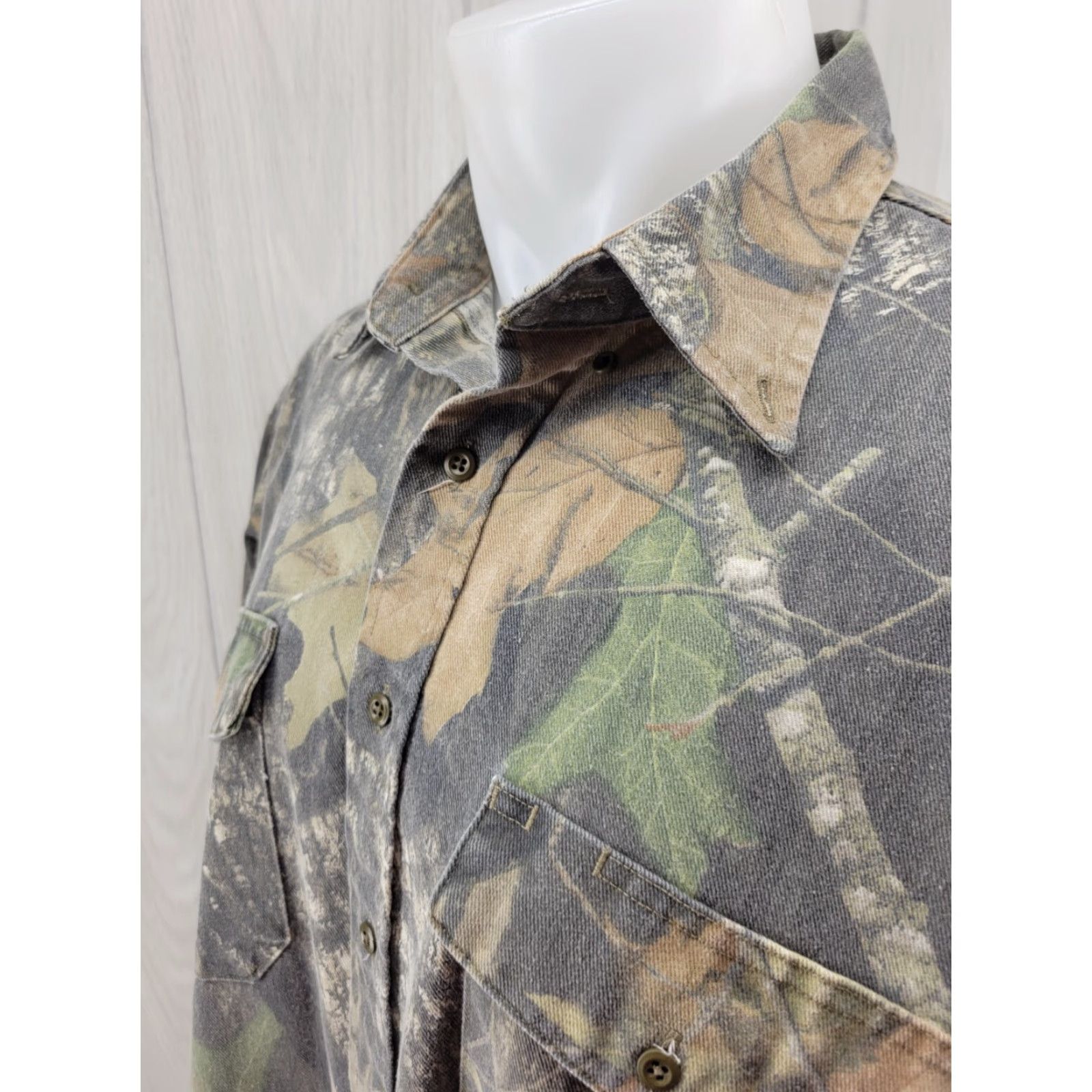 Vintage VTG No Trace Dan River Mossy Oak Hunting Camo Button-Down Shirt Mens Large Shirt Camouflage Hunting 90s Mens L Size US L / EU 52-54 / 3 - 3 Thumbnail