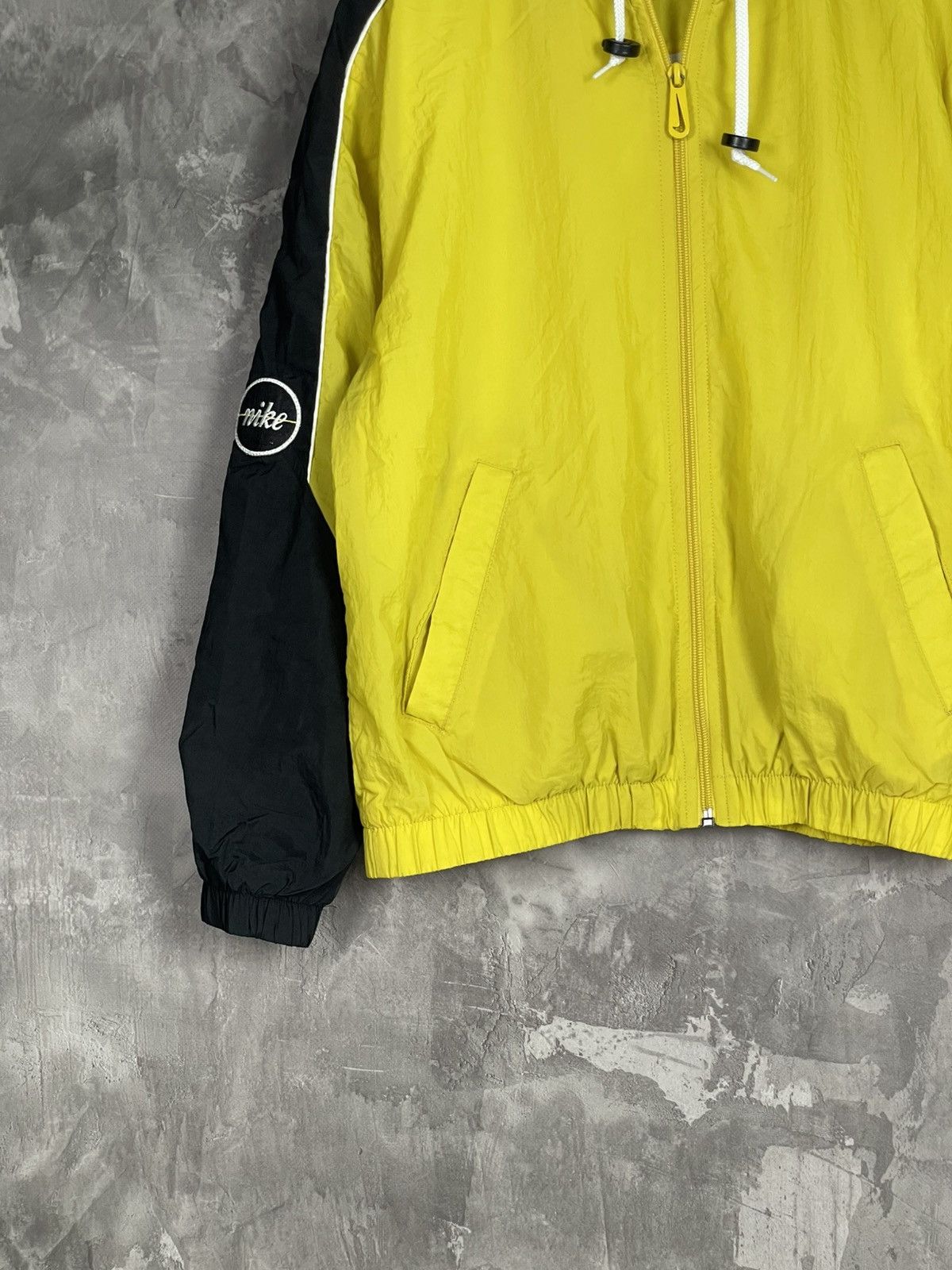 Nike × Vintage Nike Vintage Nylon Track Jacket Windbreaker Big Nike Logo Size US S / EU 44-46 / 1 - 5 Thumbnail