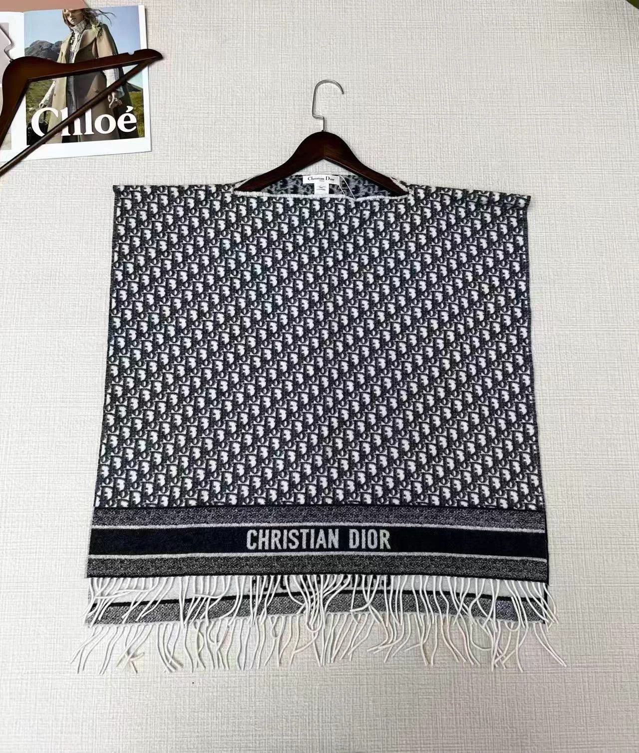 Dior Dior Cashmere Cape Scarf 128x68cm AG804 Size ONE SIZE - 1 Thumbnail