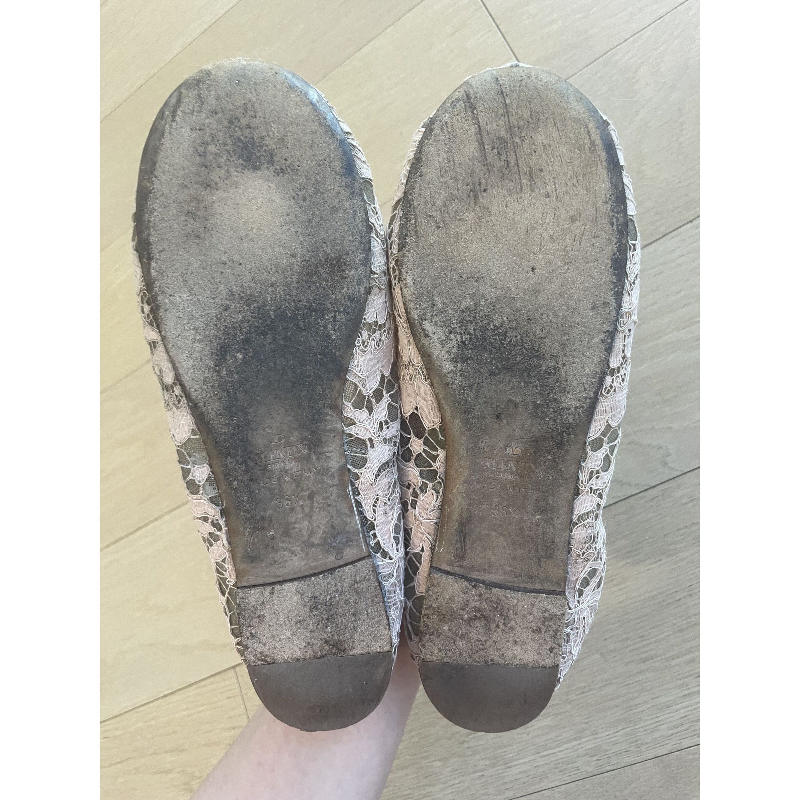 Valentino Valentino Garavani Ivory Lace Ballerina Flats With Studded B Size US 6 / IT 36 - 9 Thumbnail