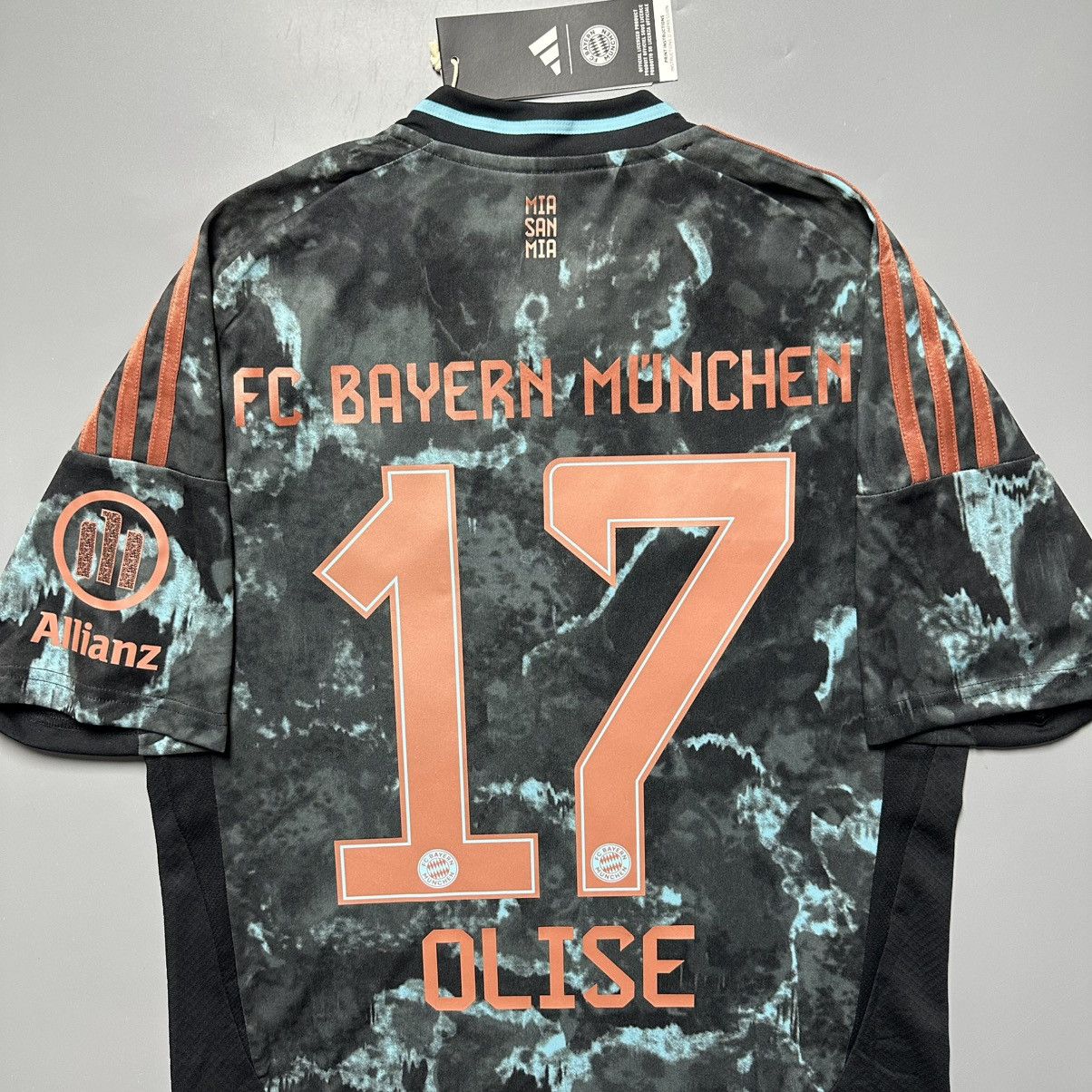 Vintage BAYERN ADIDAS 2024/2025 FOOTBALL AWAY JERSEY #17 OLISE Size US S / EU 44-46 / 1 - 10 Thumbnail