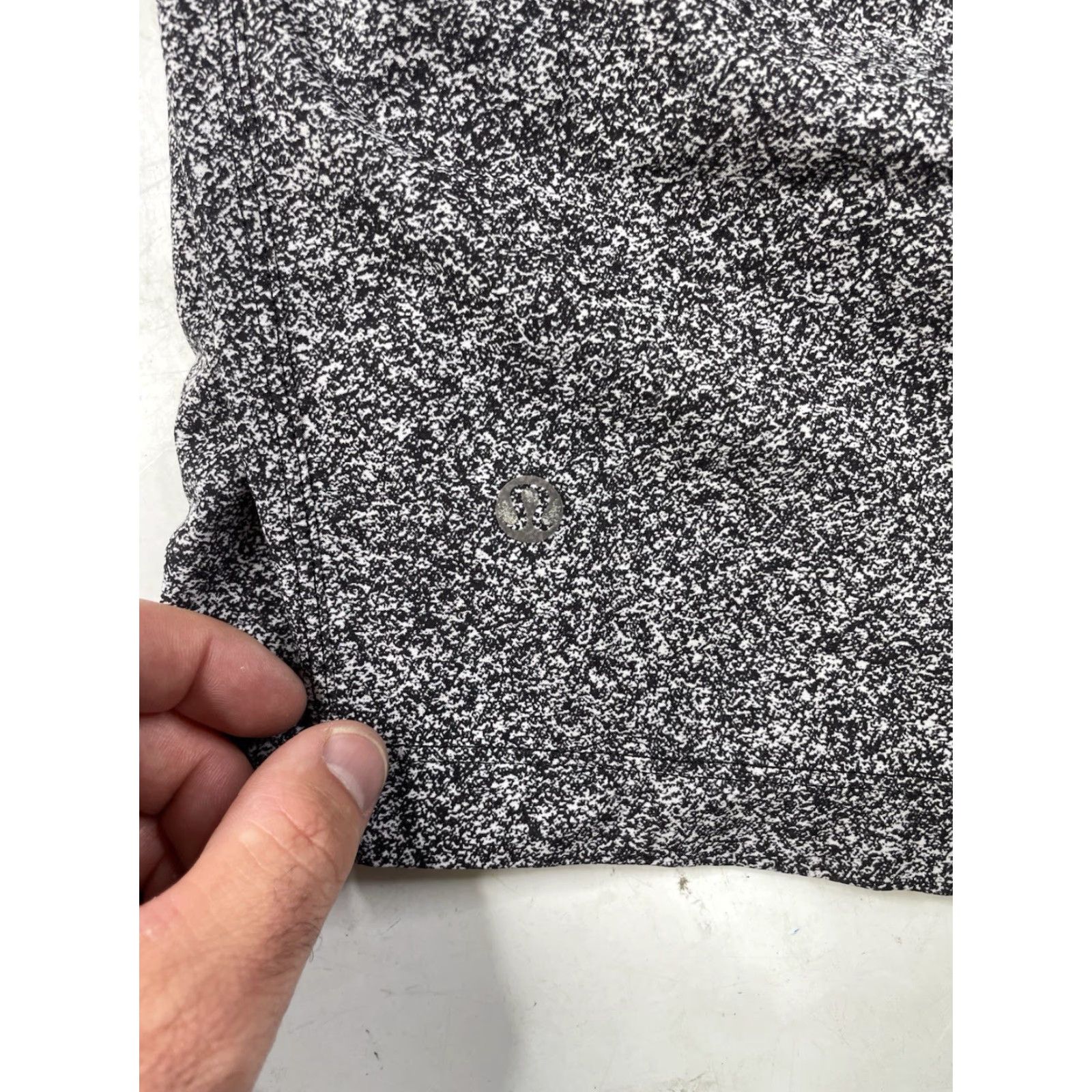Lululemon Lululemon Men Athletic Shorts Size L Gray Black Heathered Speckled Multicolor Size US 33 - 5 Thumbnail